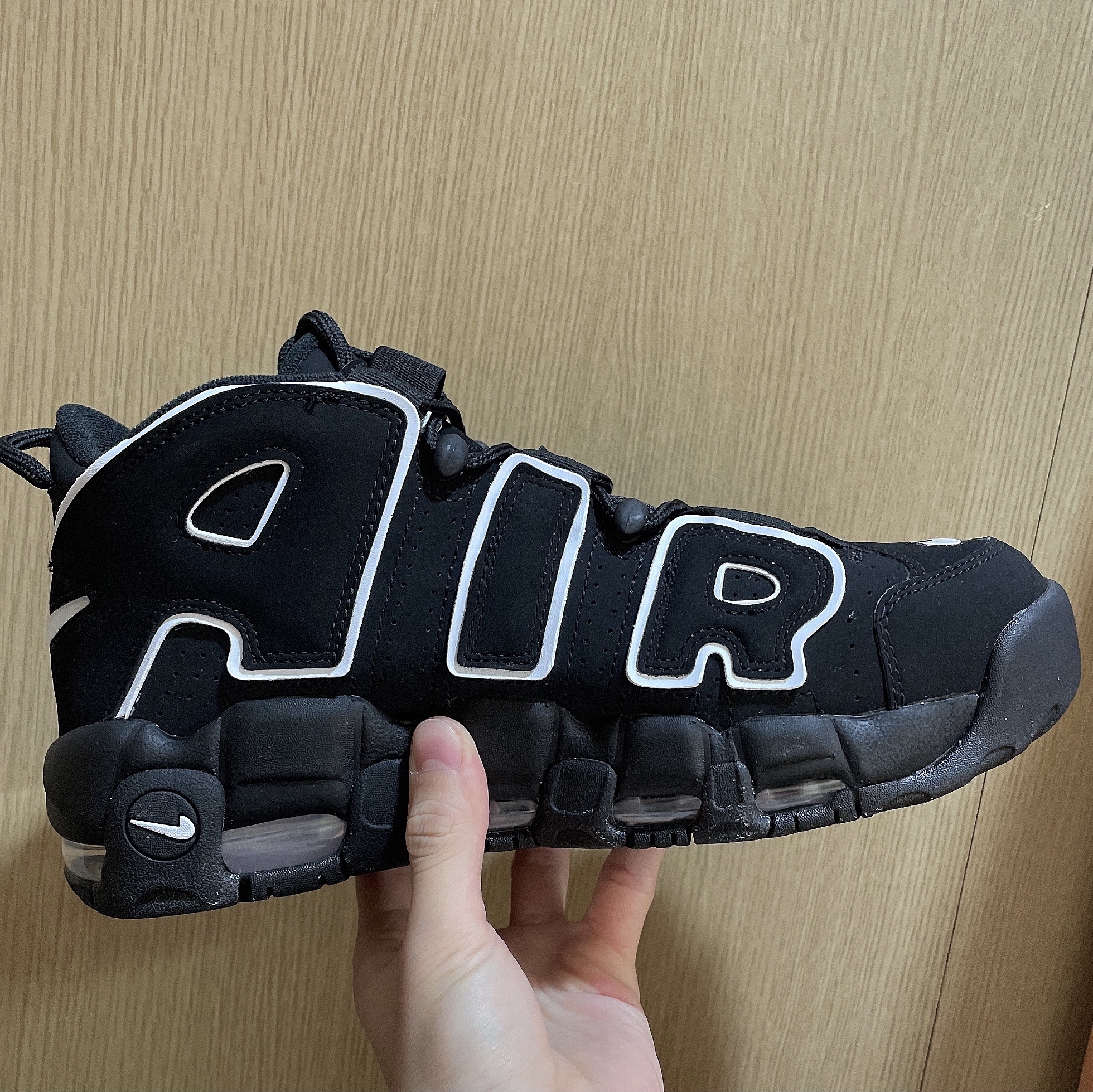 Nike Air More Uptempo Black White 2020 착용 스타일 - 2