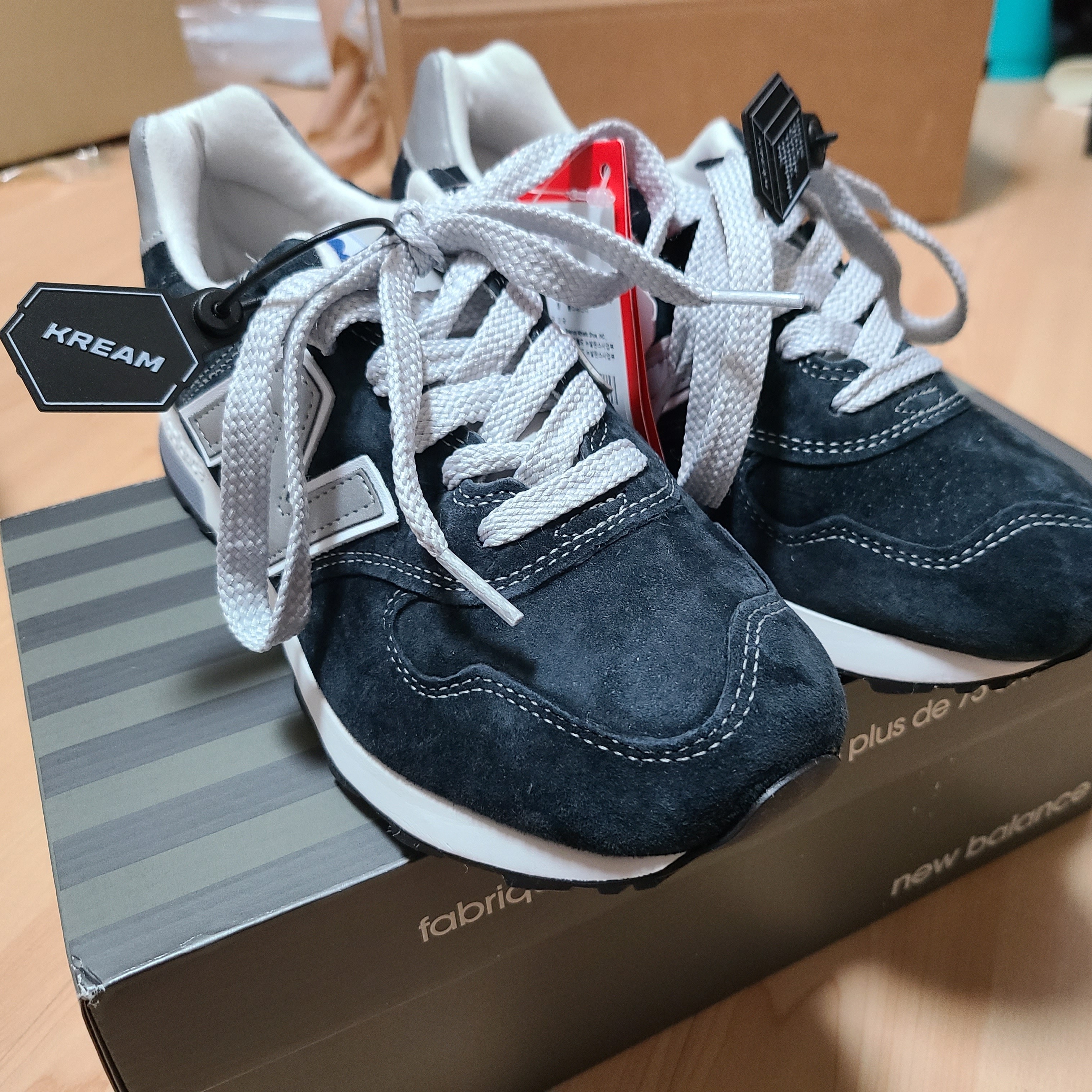 New Balance 1400 Made in USA Navy, New Balance National Class Made in UK Tan 착용 스타일 - 2