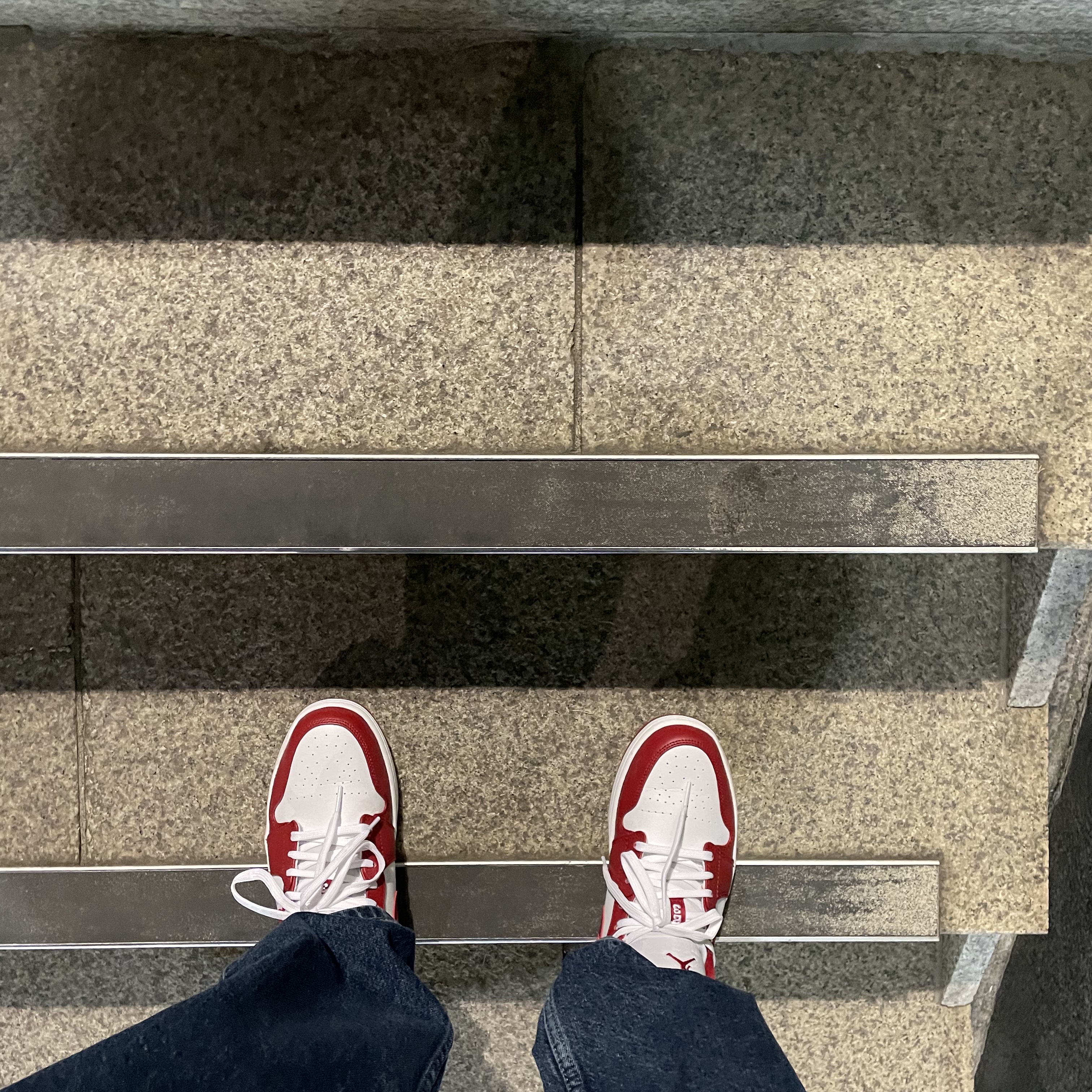 Jordan 1 Low Gym Red White 착용 스타일 - 1