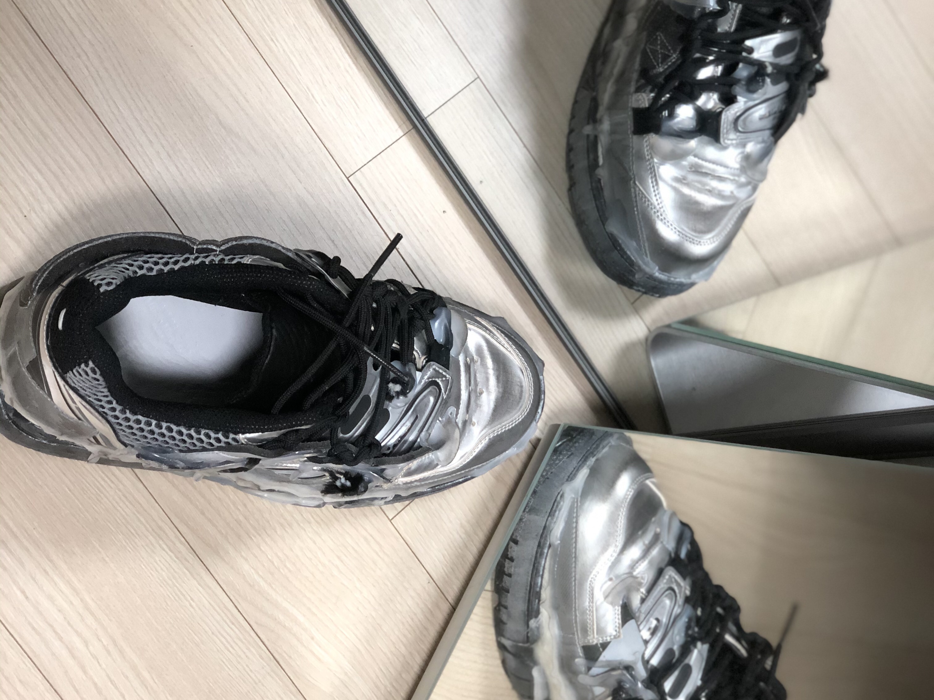 Maison Margiela Fusion Low Top Sneakers Silver 착용 스타일 - 3
