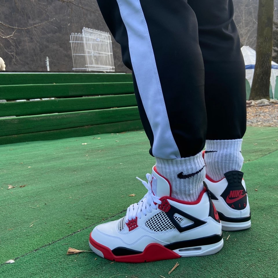 Jordan 4 Retro OG Fire Red 2020 착용 스타일