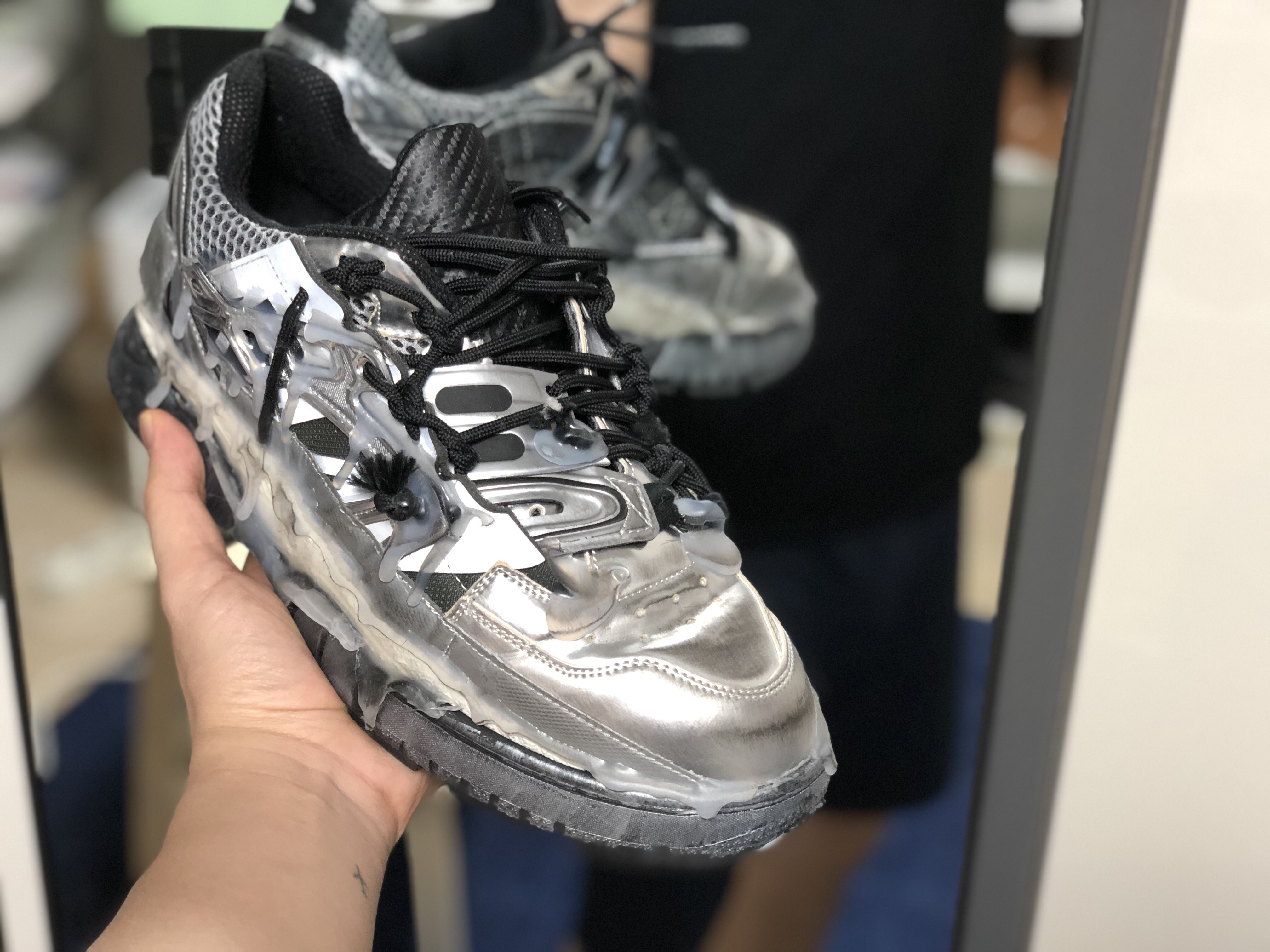 Maison Margiela Fusion Low Top Sneakers Silver 착용 스타일 - 4