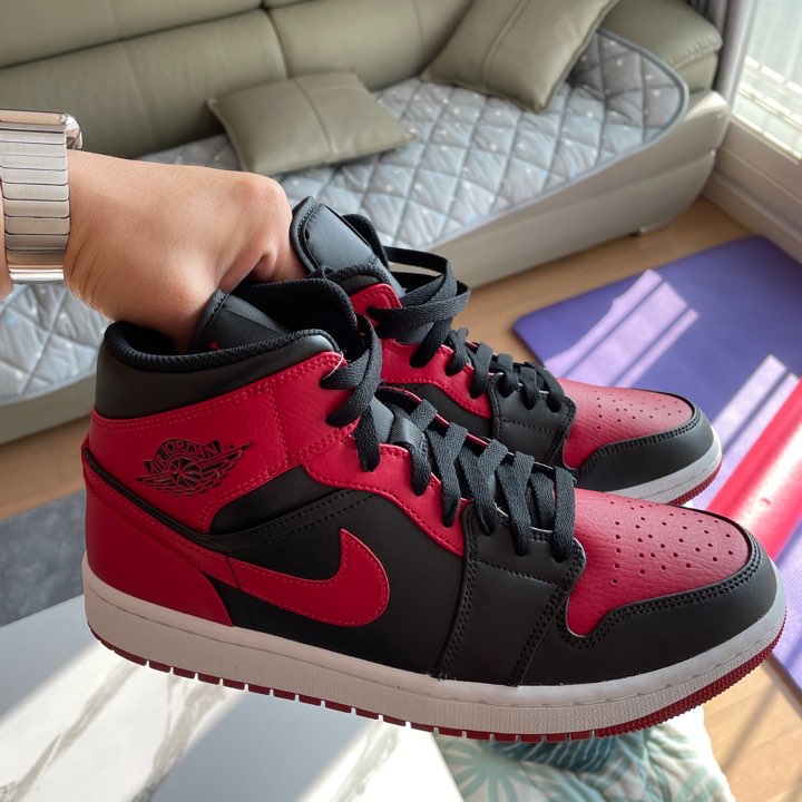 Jordan 1 Mid Bred Banned 2020 착용 스타일 - 1