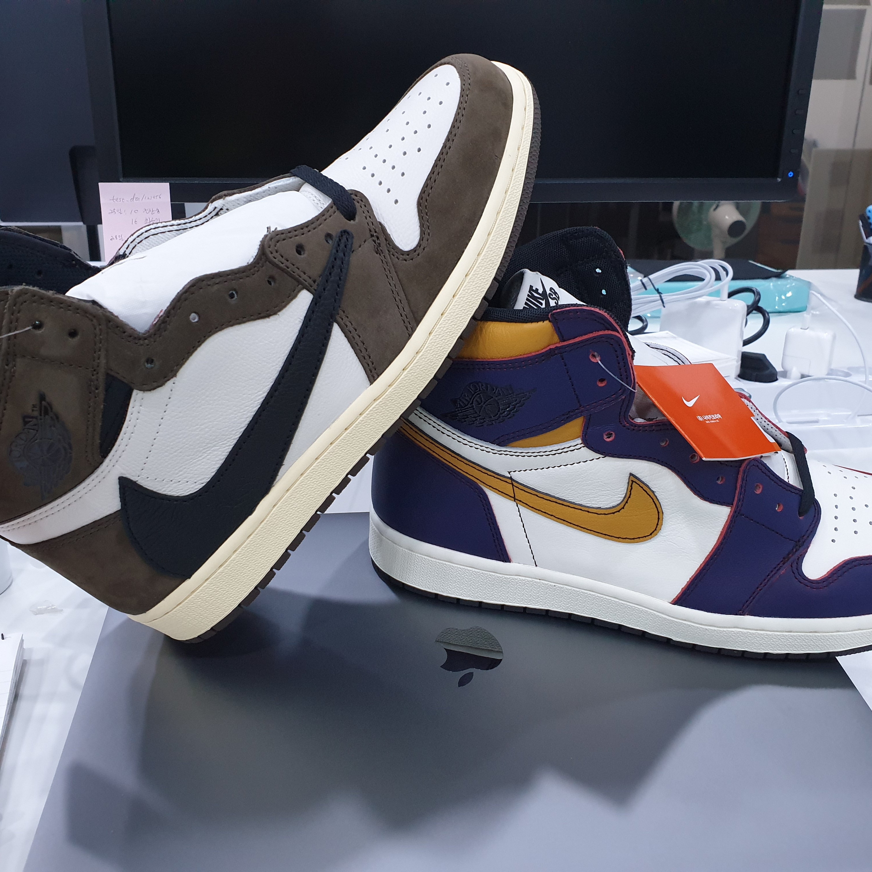 Jordan 1 x Travis Scott Retro High OG SP Mocha, Jordan 1 Retro High OG Defiant SB LA to Chicago 착용 스타일