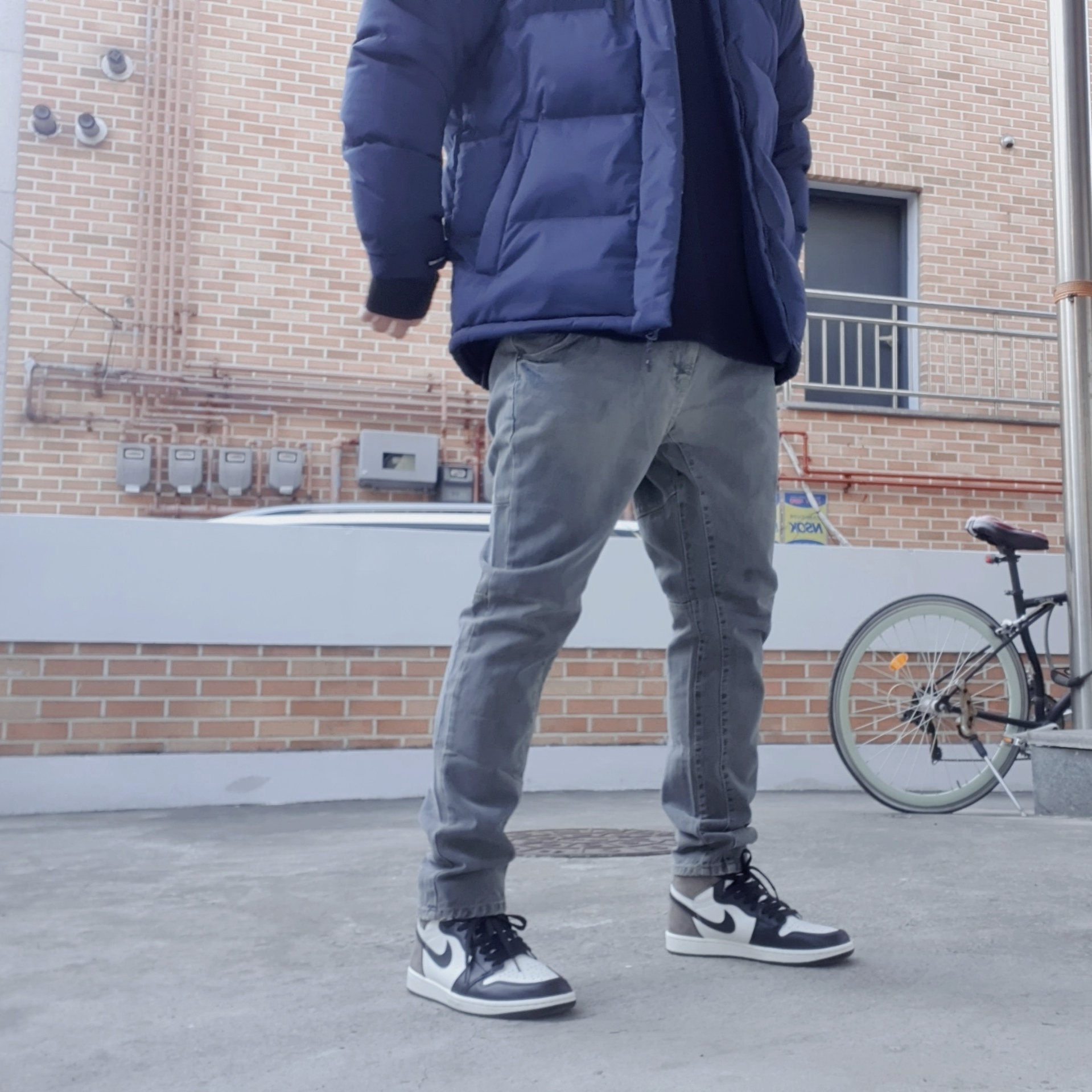Jordan 1 Retro High OG Black Mocha 착용 스타일