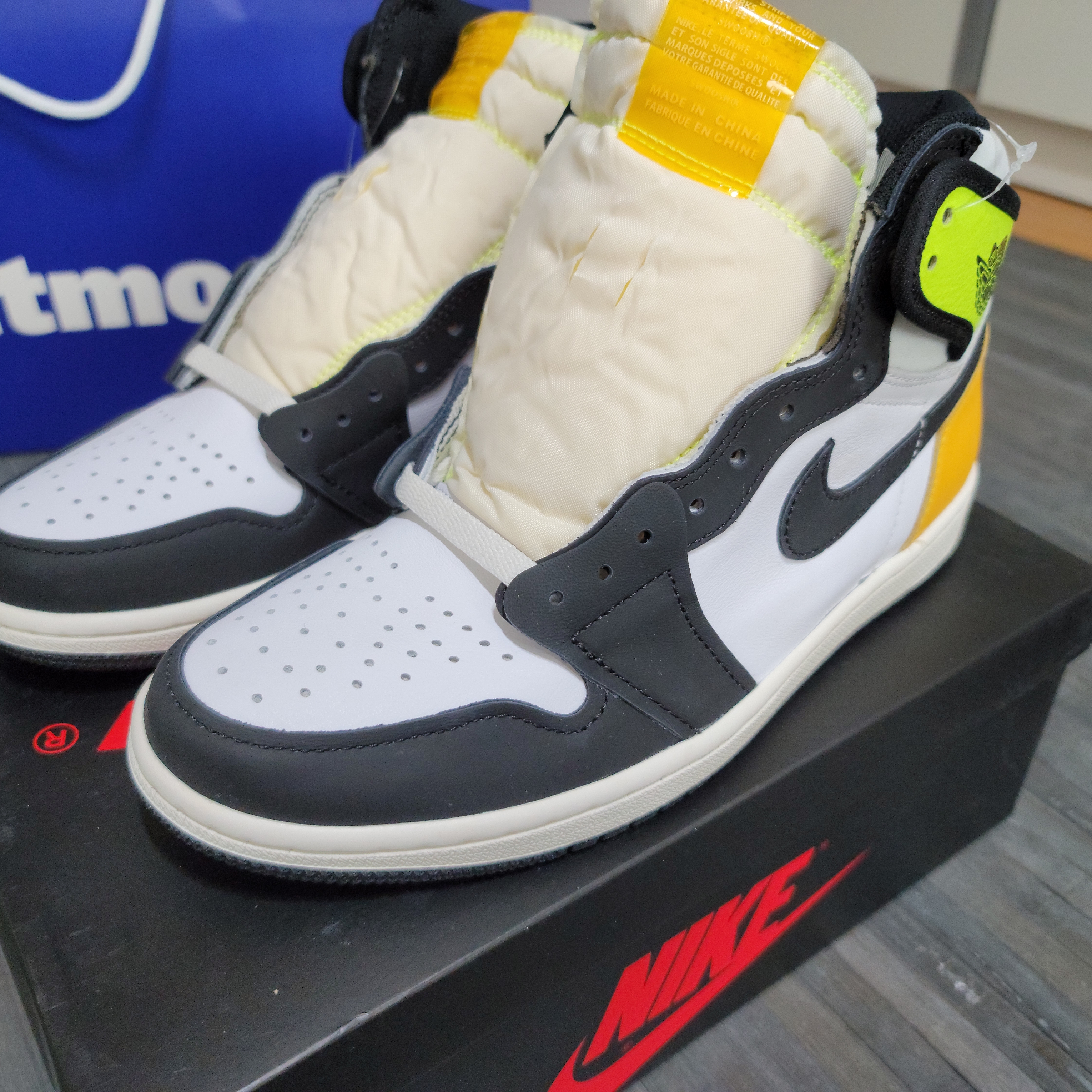 Jordan 1 Retro High OG Volt Gold 착용 스타일 - 2