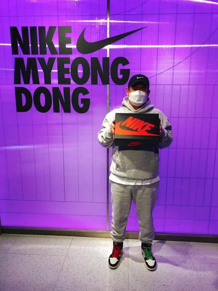 Jordan 1 Retro High OG A Star Is Born, Nike NRG Swoosh Logo Hoodie Grey Heather 착용 스타일 - 1