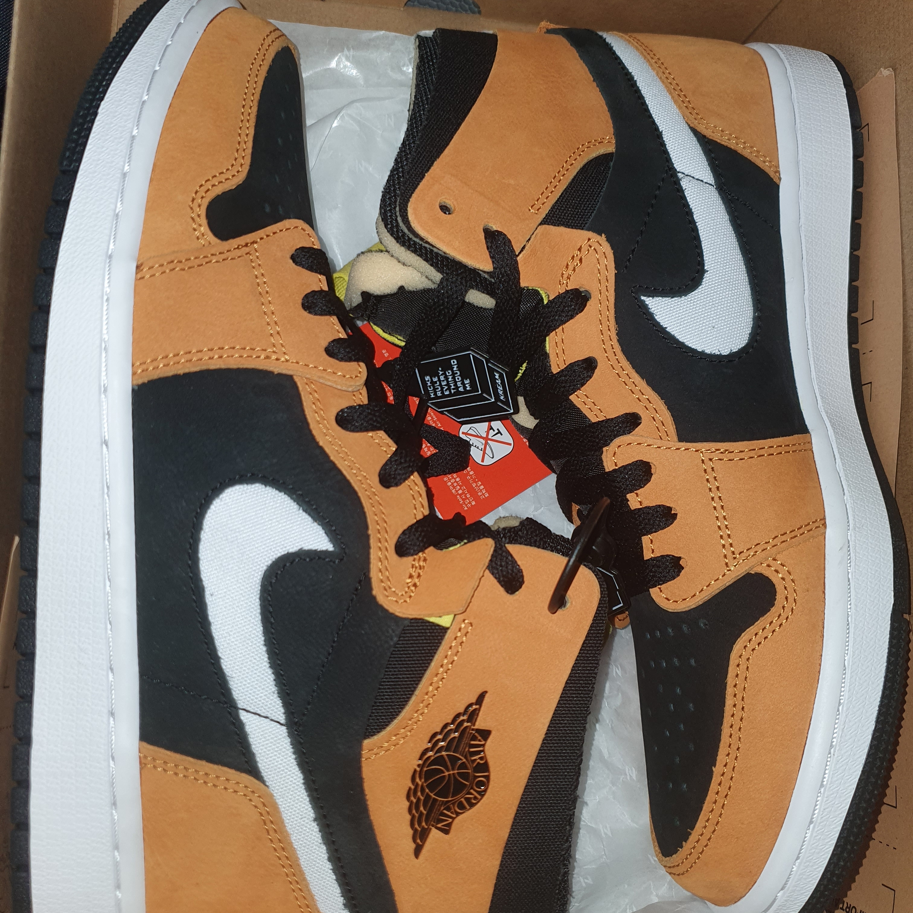 Jordan 1 Zoom Air CMFT Monarch Orange 착용 스타일