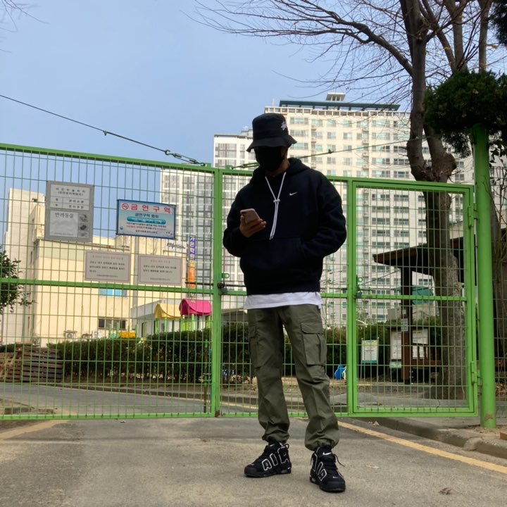 Nike Air More Uptempo Black White 2020, Nike M NRG Hoodie Black 착용 스타일