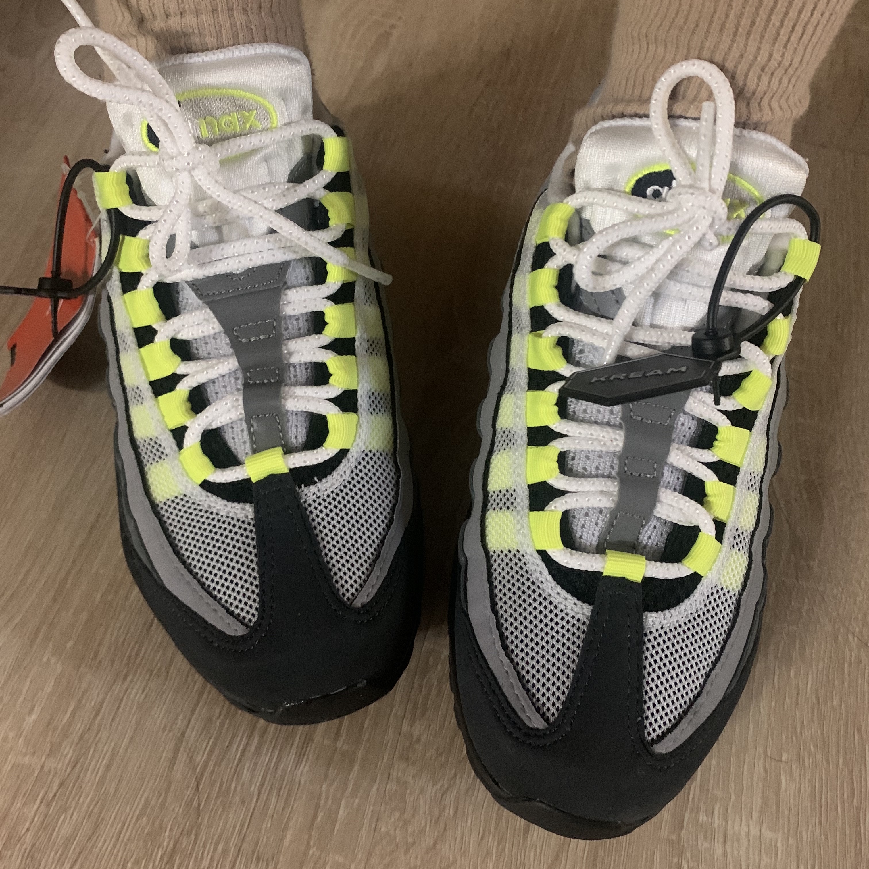 Nike Air Max 95 OG Neon Yellow 2020 착용 스타일