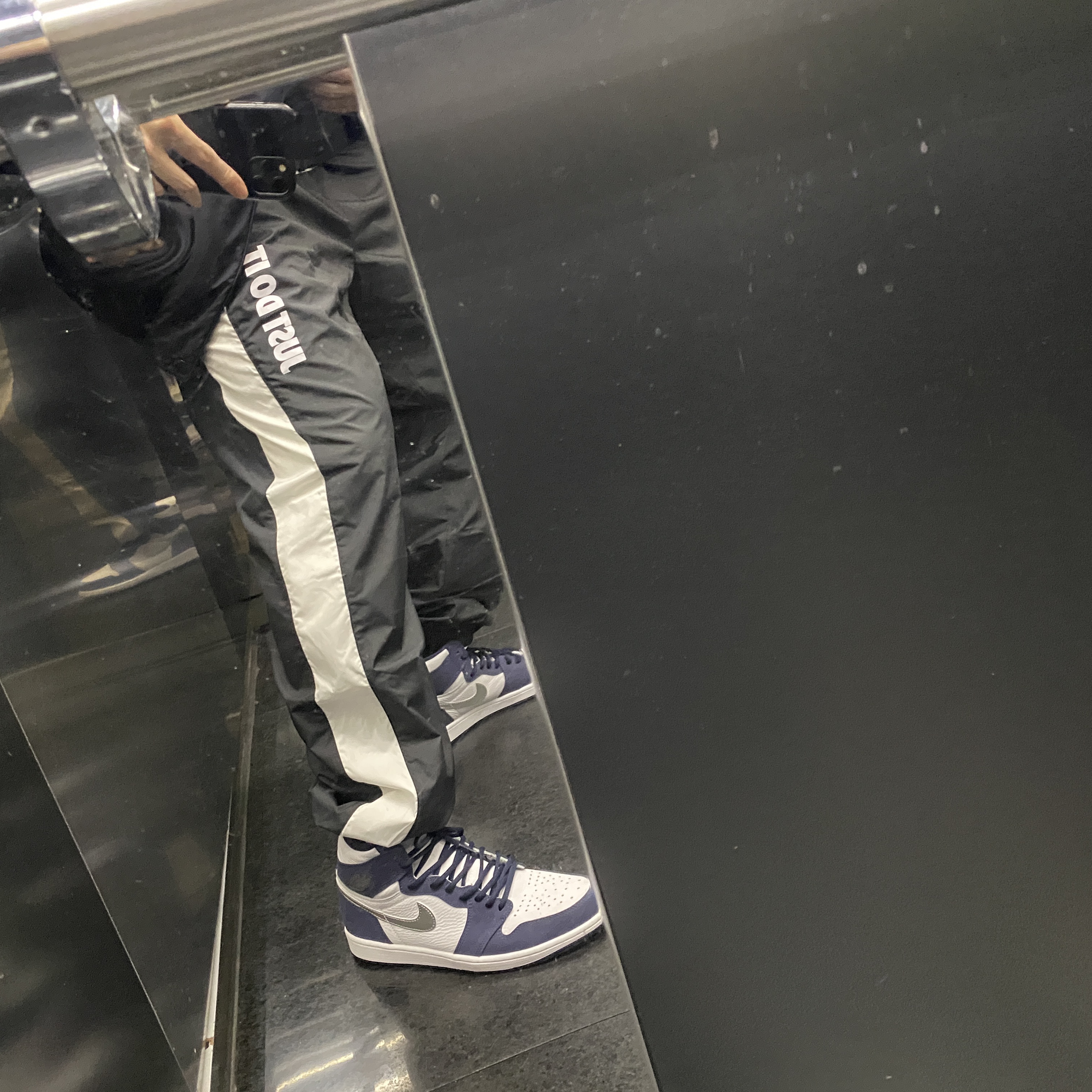 Jordan 1 Retro High OG CO.JP Midnight Navy 착용 스타일