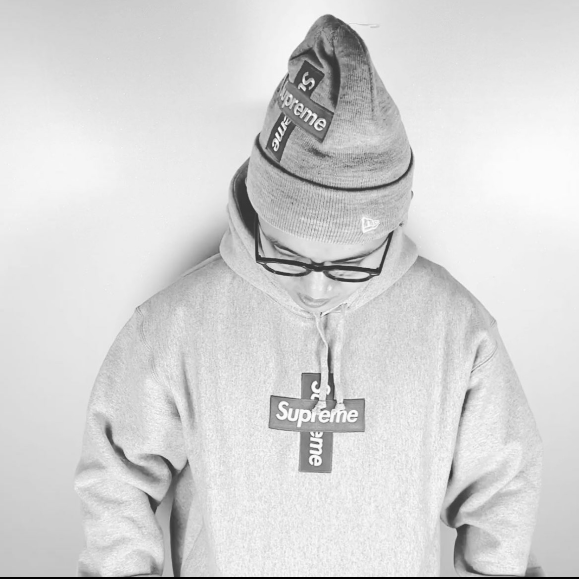 Supreme Cross Box Logo Hooded Sweatshirt Heather Grey - 20FW, Supreme New Era Cross Box Logo Beanie Heather Grey - 20FW 착용 스타일