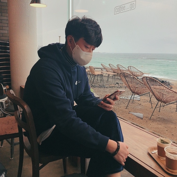 죠르디앞에무릎을꿇어라님의 스타일
