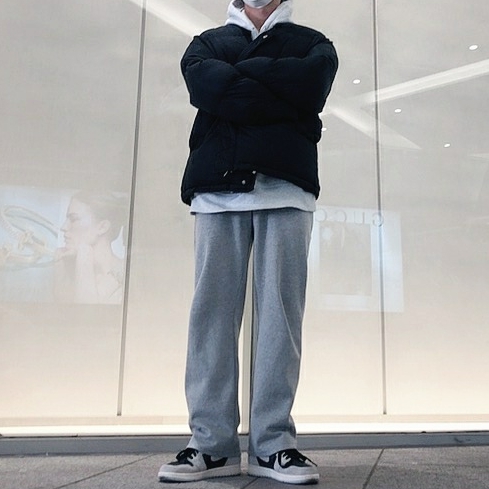 Jordan 1 Retro High Neutral Grey Hyper Crimson 착용 스타일