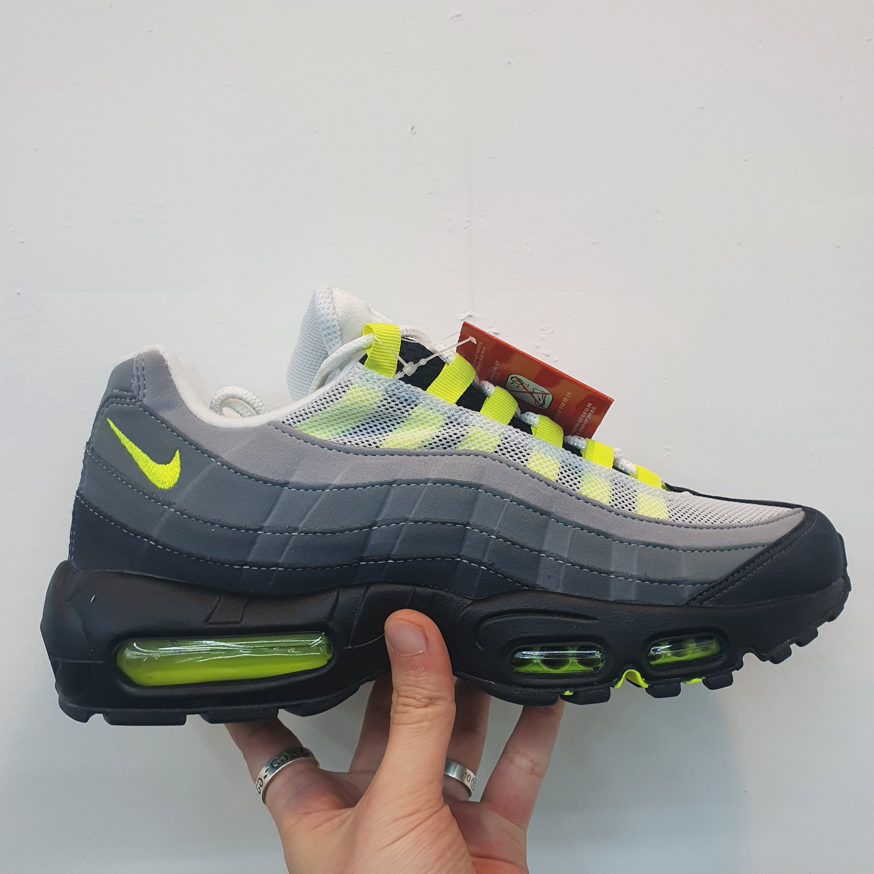 Nike Air Max 95 OG Neon Yellow 2020 착용 스타일