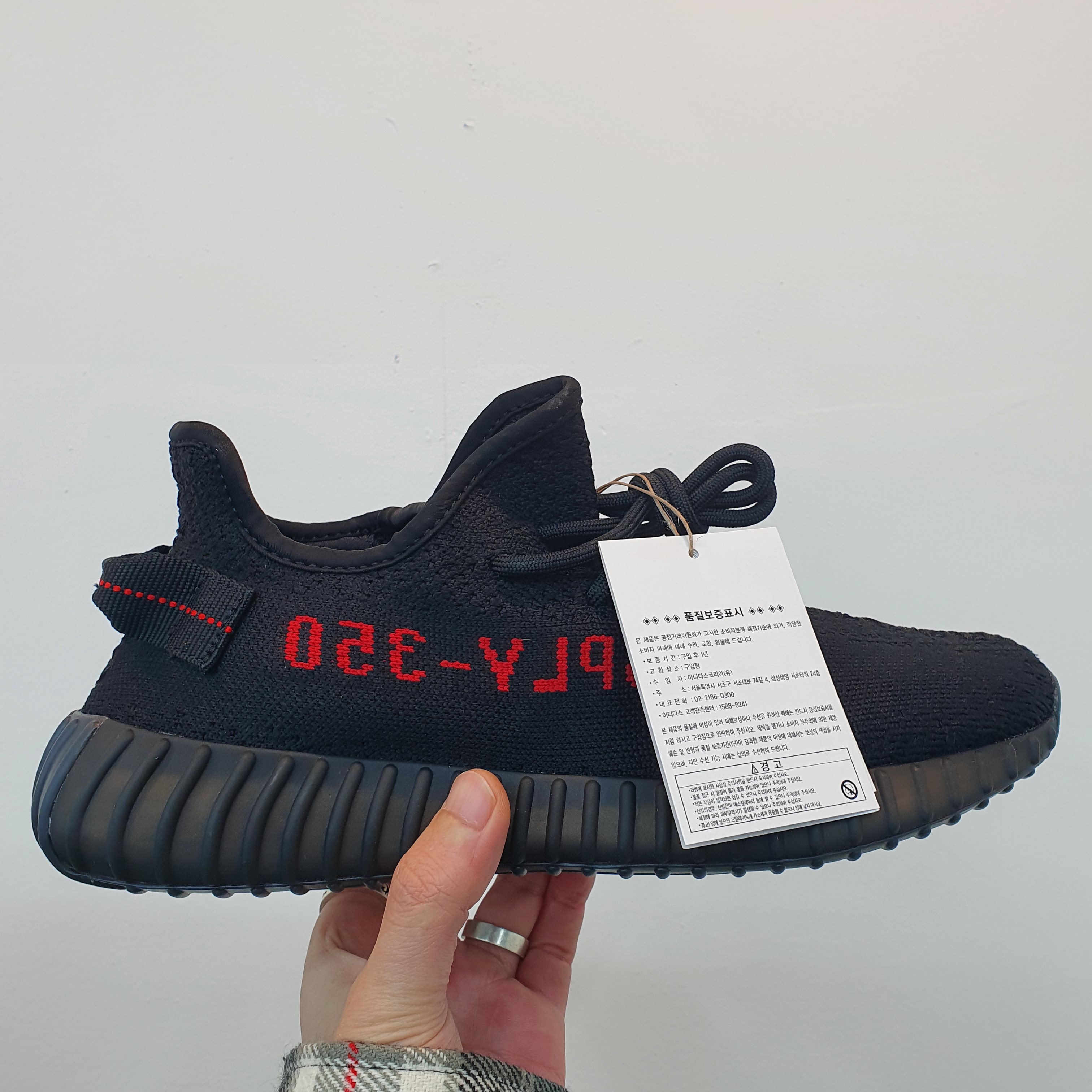Adidas Yeezy Boost 350 V2 Black Red 2020 착용 스타일