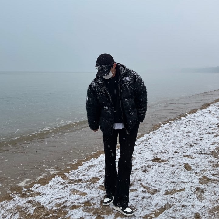Jordan 1 Retro High OG Black Mocha, Supreme x The North Face Faux Fur Nuptse Jacket Black - 20FW 착용 스타일