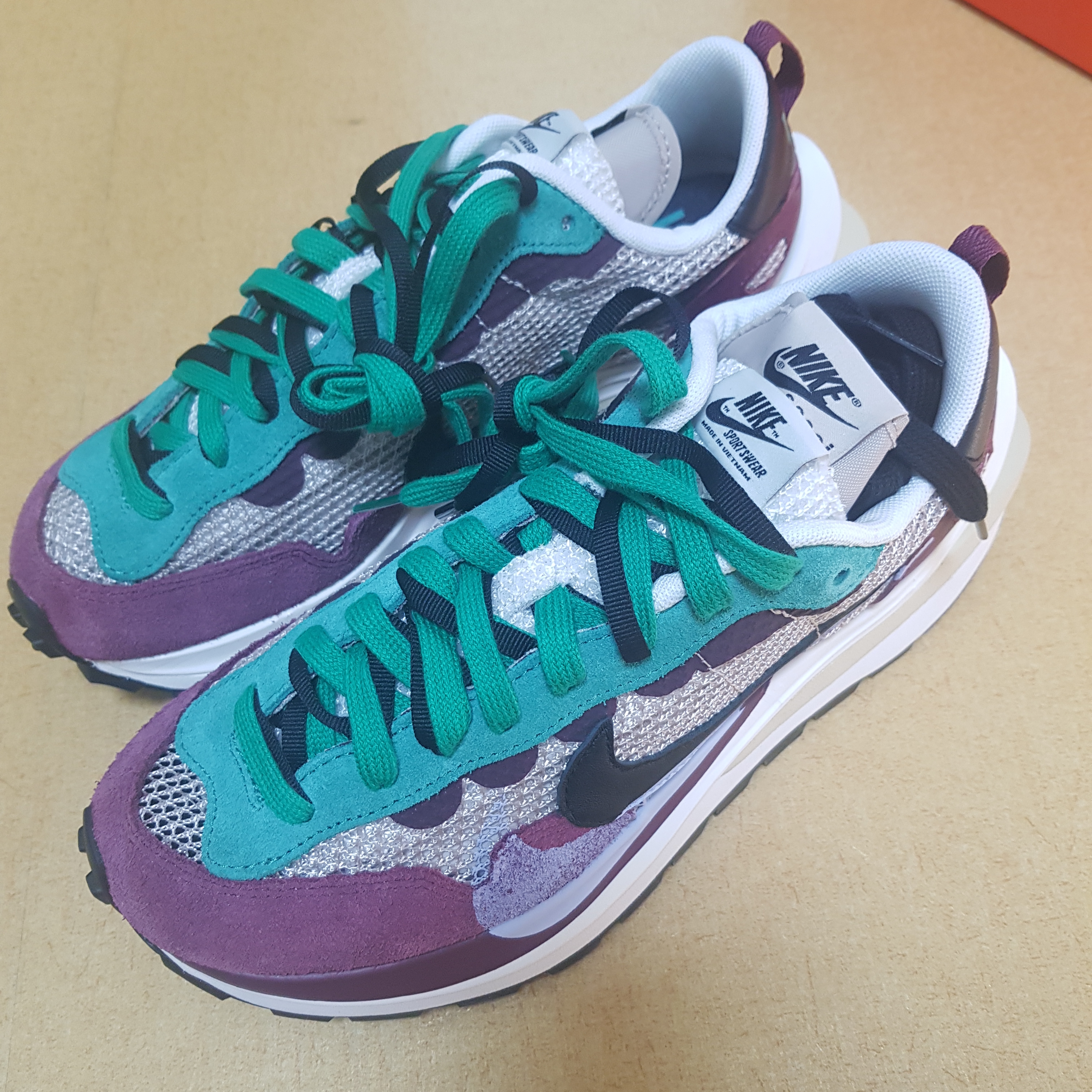 Nike x Sacai VaporWaffle String & Black Villain Red 착용 스타일