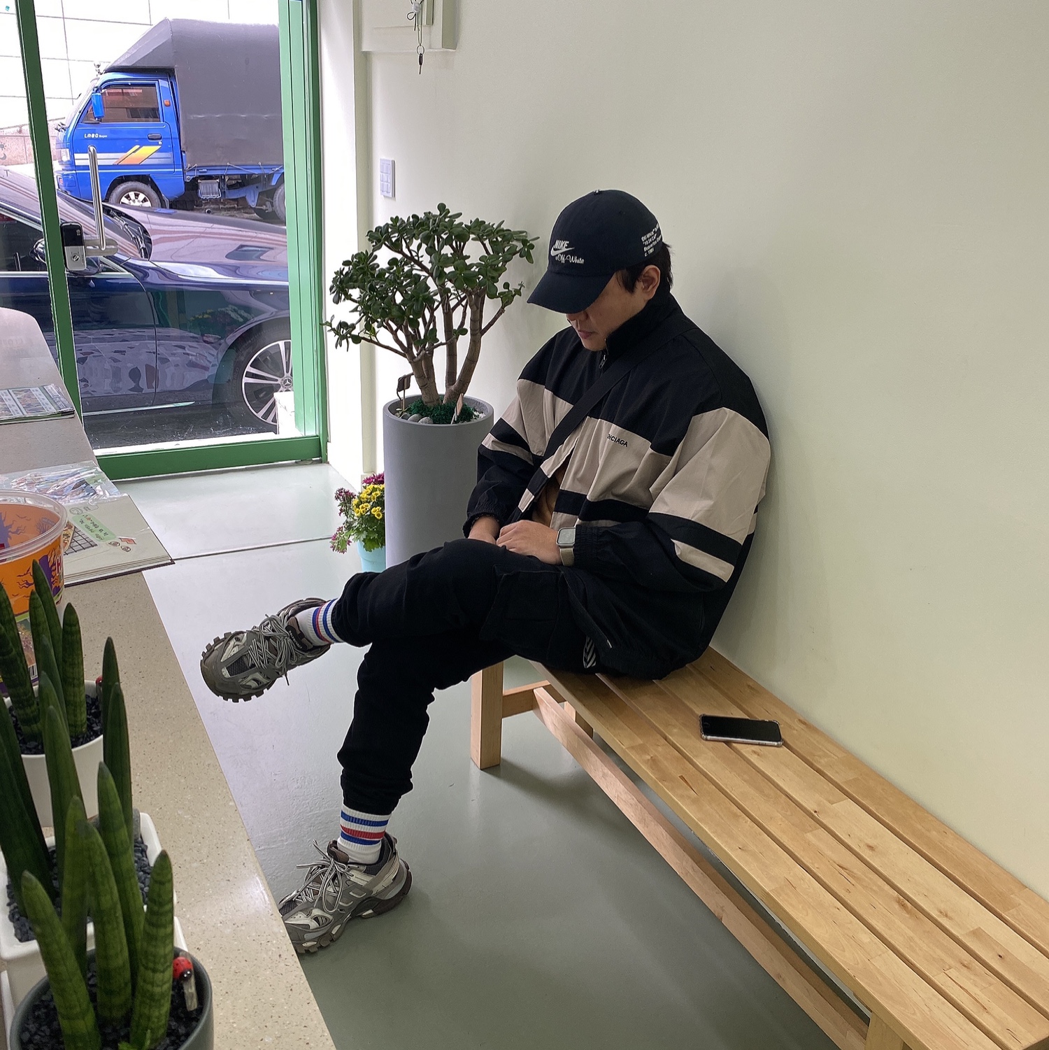 Balenciaga Track Sneakers Grey White 2019 착용 스타일