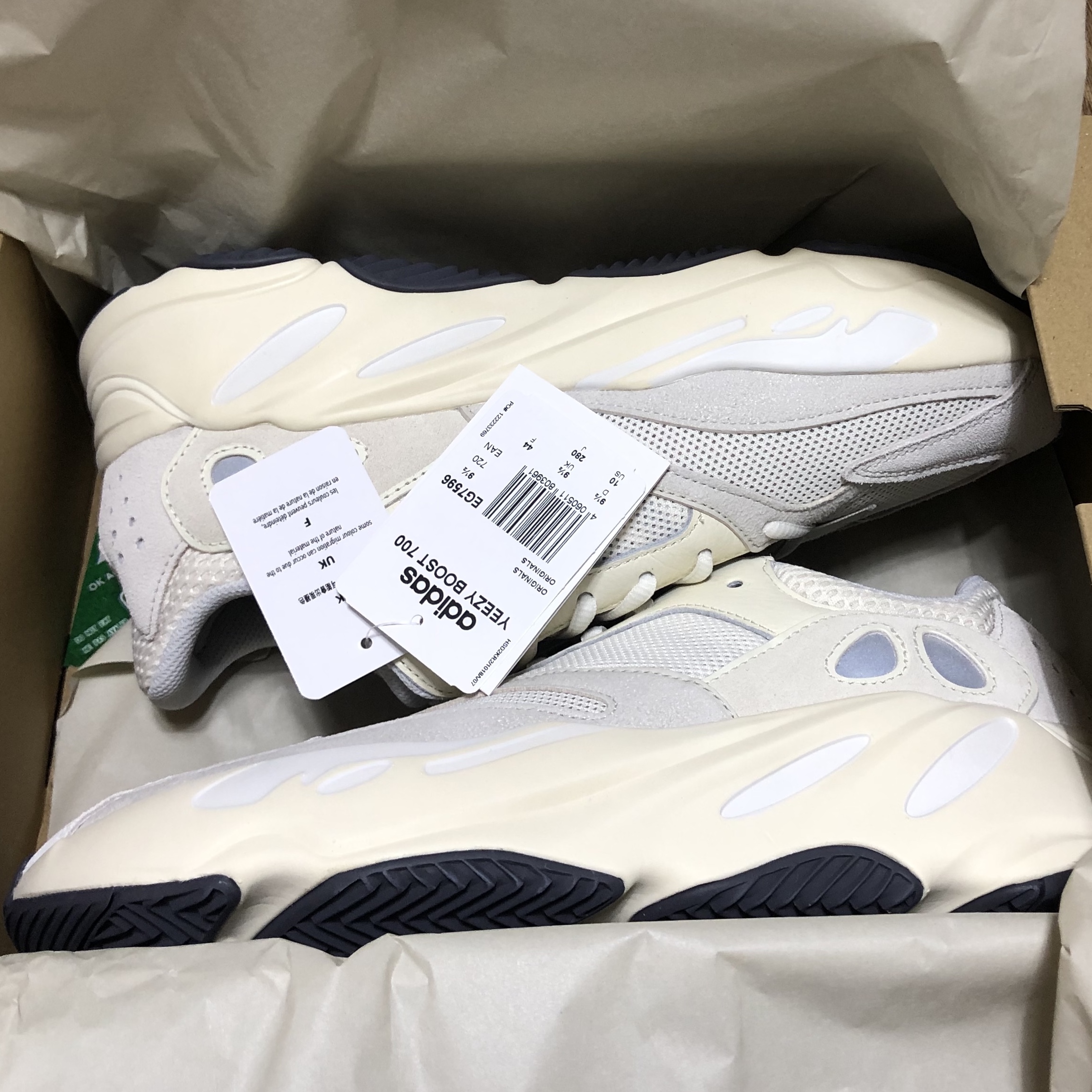 Adidas Yeezy Boost 700 Analog 2019 착용 스타일