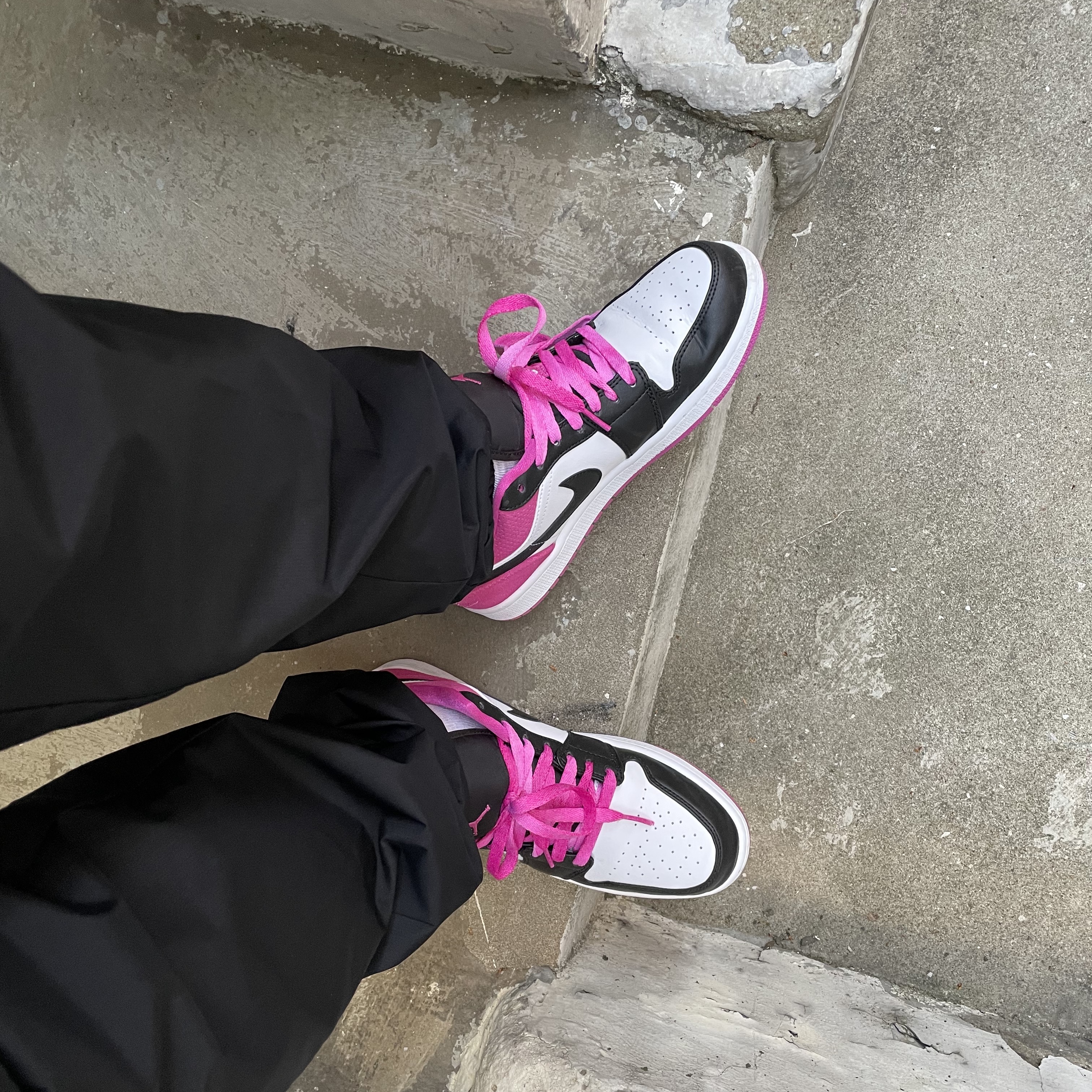 Jordan 1 Low SE Fuchsia 착용 스타일