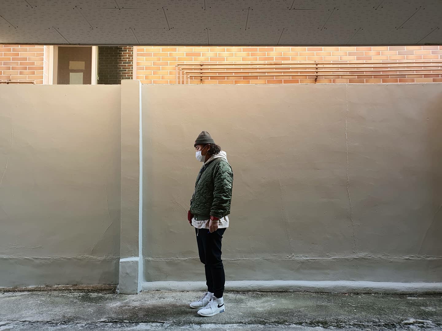 Nike x Fear of God Air Fear of God Raid Light Bone, Supreme Loose Gauge Beanie Light Olive - 20FW 착용 스타일 - 1