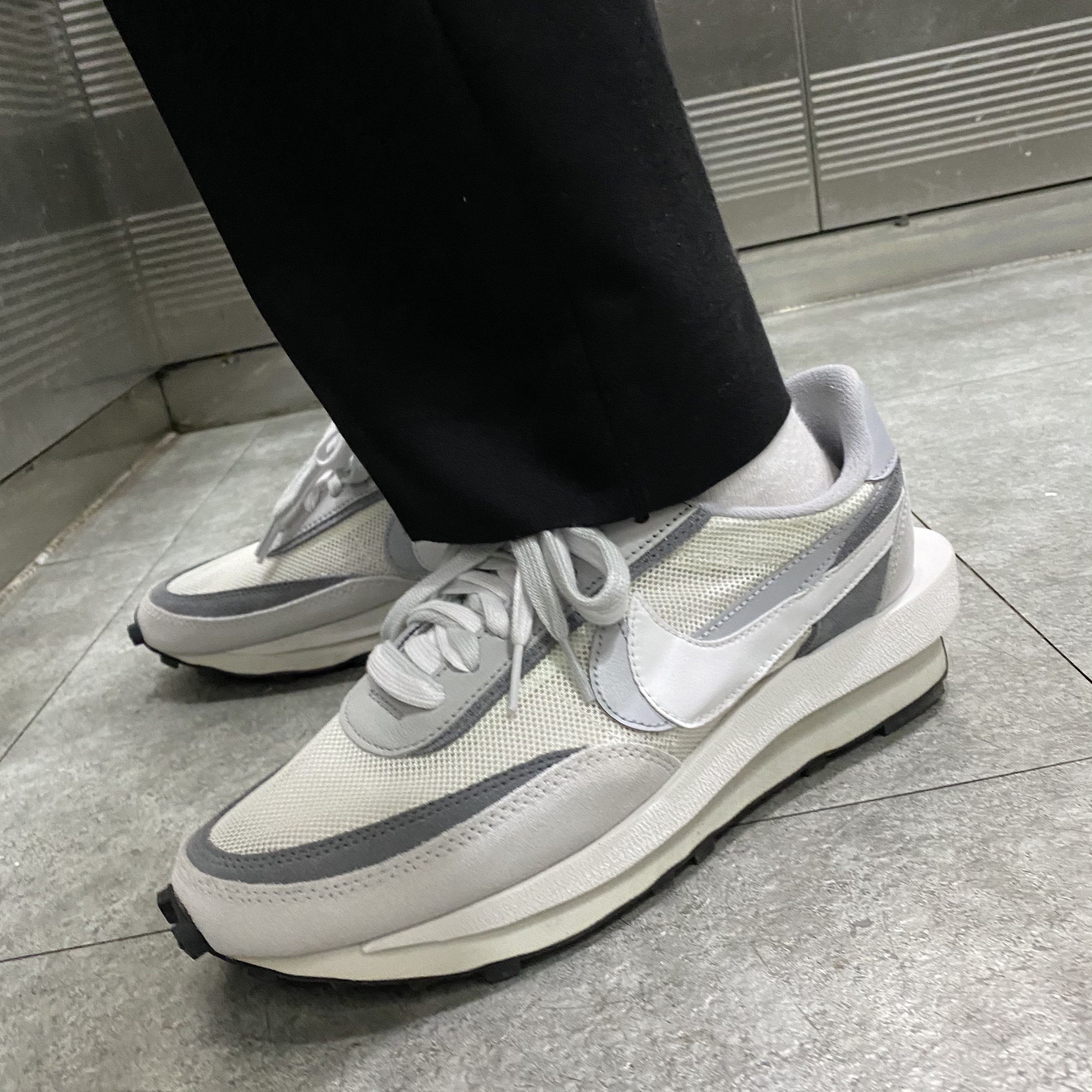Nike x Sacai LDWaffle Summit White 착용 스타일