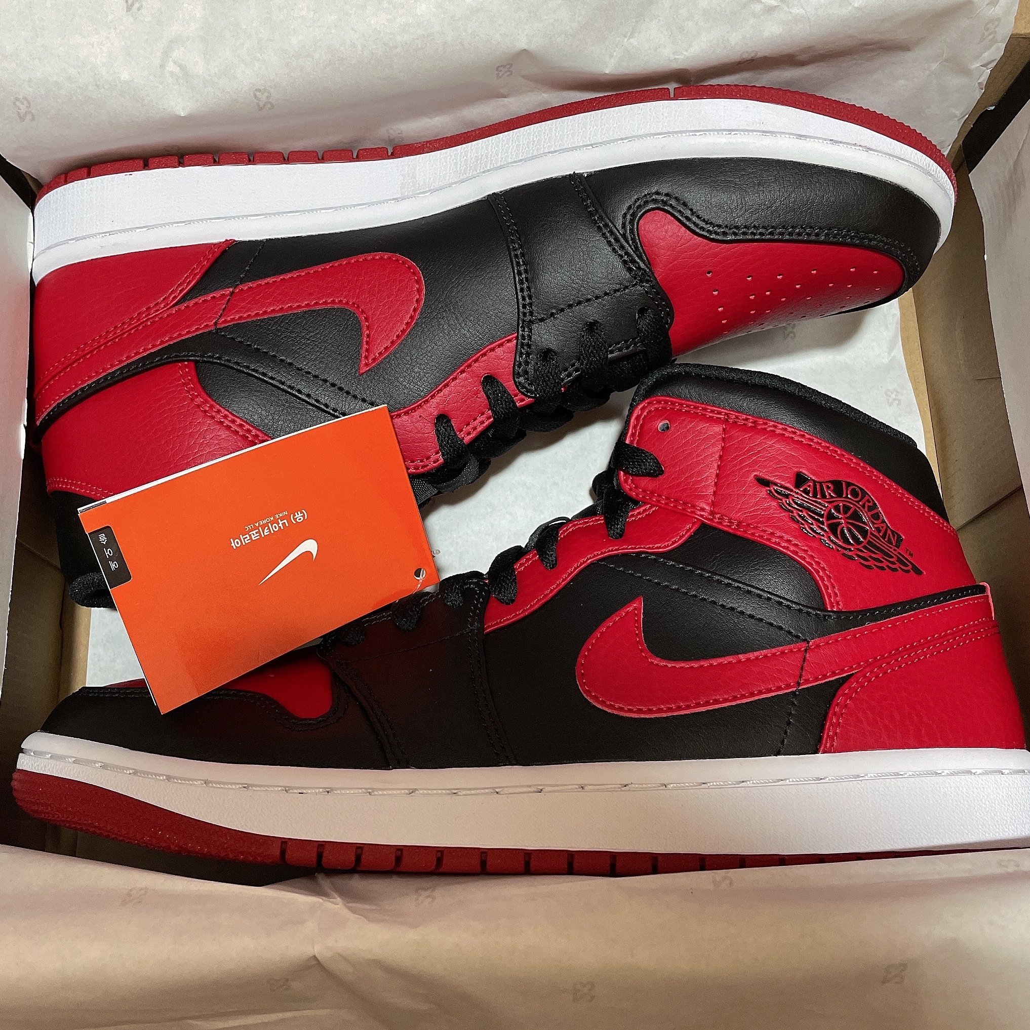 Jordan 1 Mid Bred Banned 2020 착용 스타일 - 1