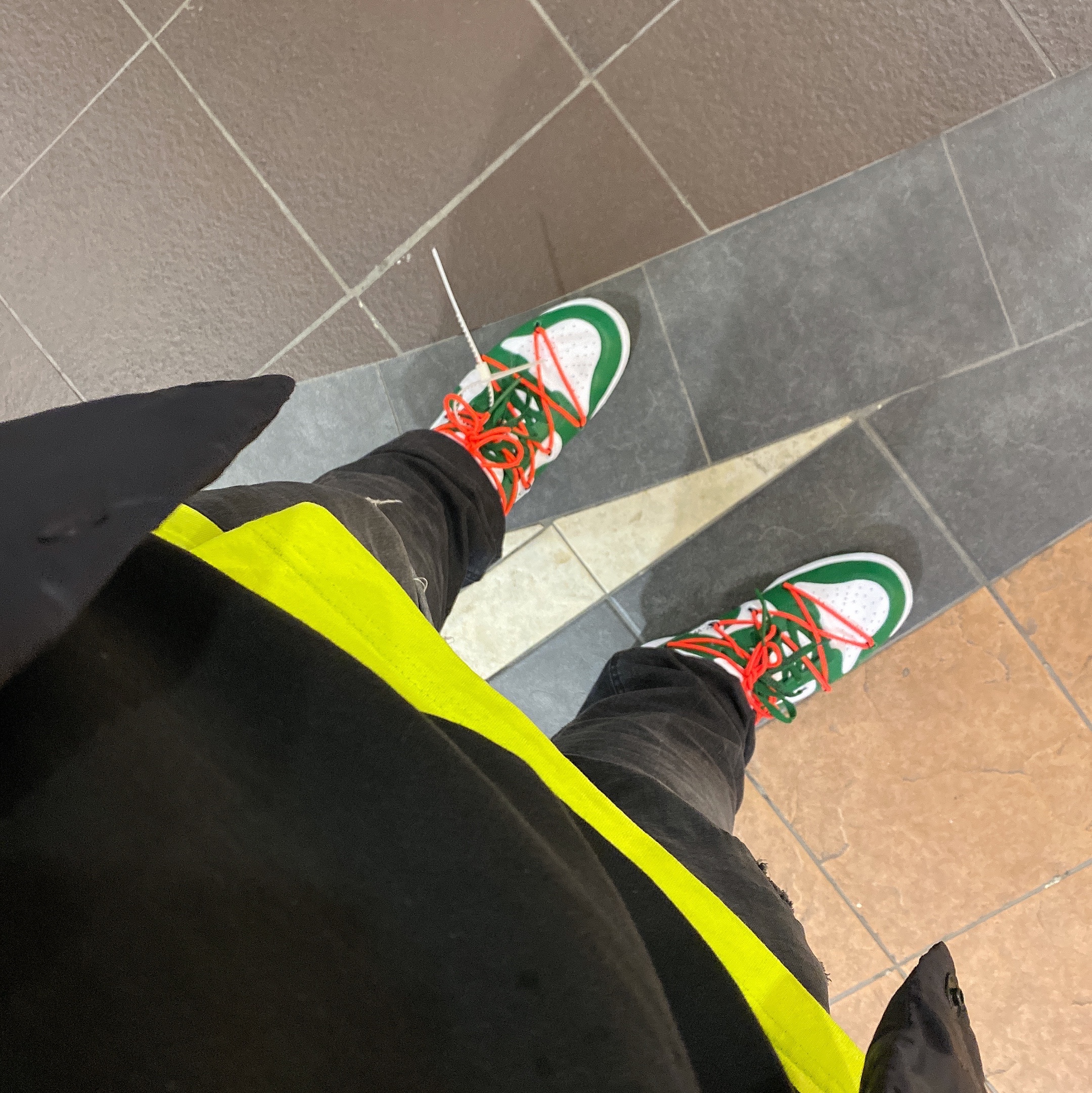 Nike x Off-White Dunk Low Pine Green 착용 스타일