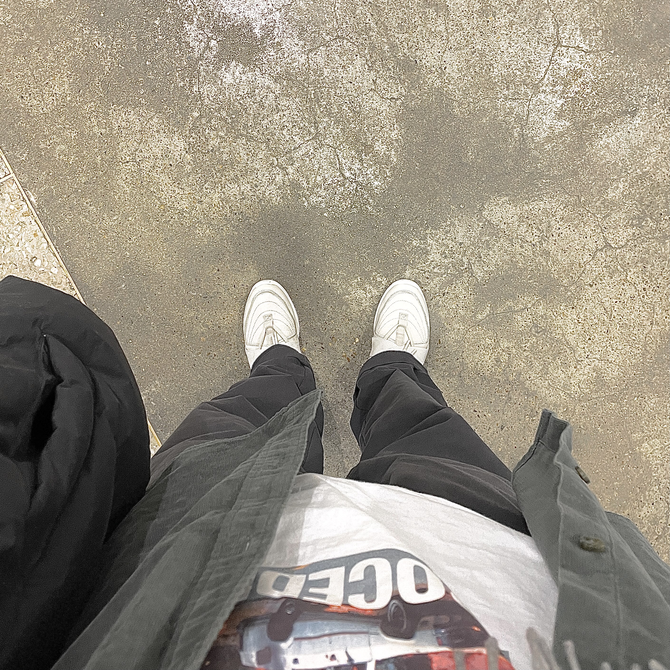 Nike x Fear of God Air Fear of God Raid Light Bone 착용 스타일 - 1