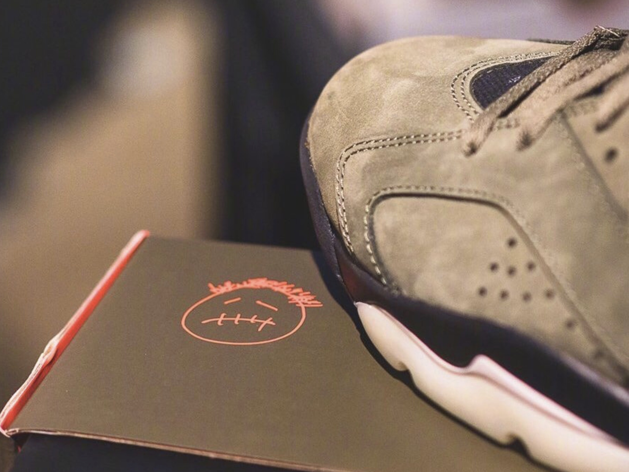 Jordan 6 x Travis Scott Retro Olive 착용 스타일