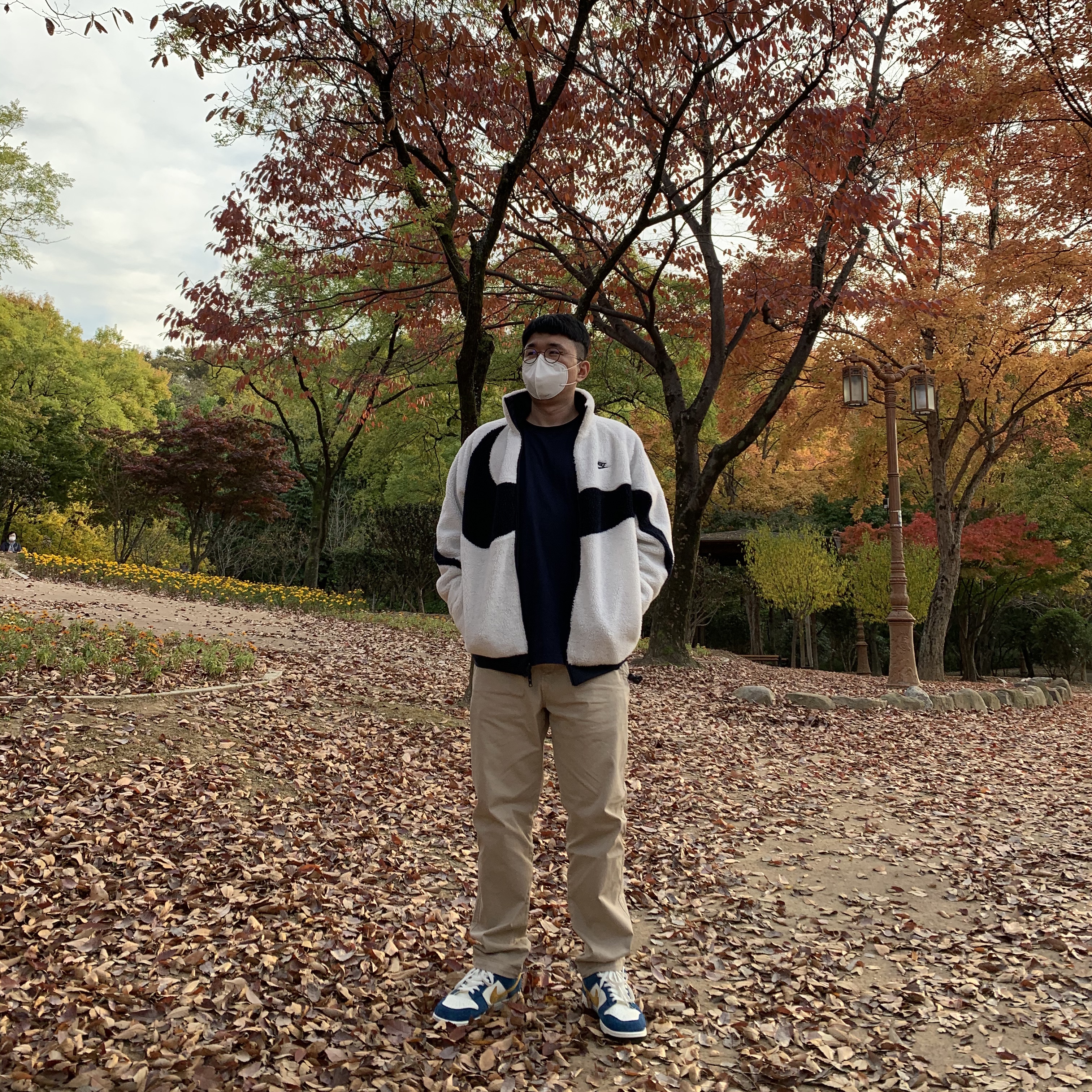 Nike x Kasina Dunk Low 80's Bus, Nike Big Swoosh Full Zip Jacket White Navy 착용 스타일