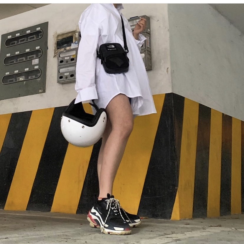 Balenciaga Triple S Trainer Black White Red 2018, Supreme x The North Face Metallic Shoulder Bag Silver - 18SS 착용 스타일