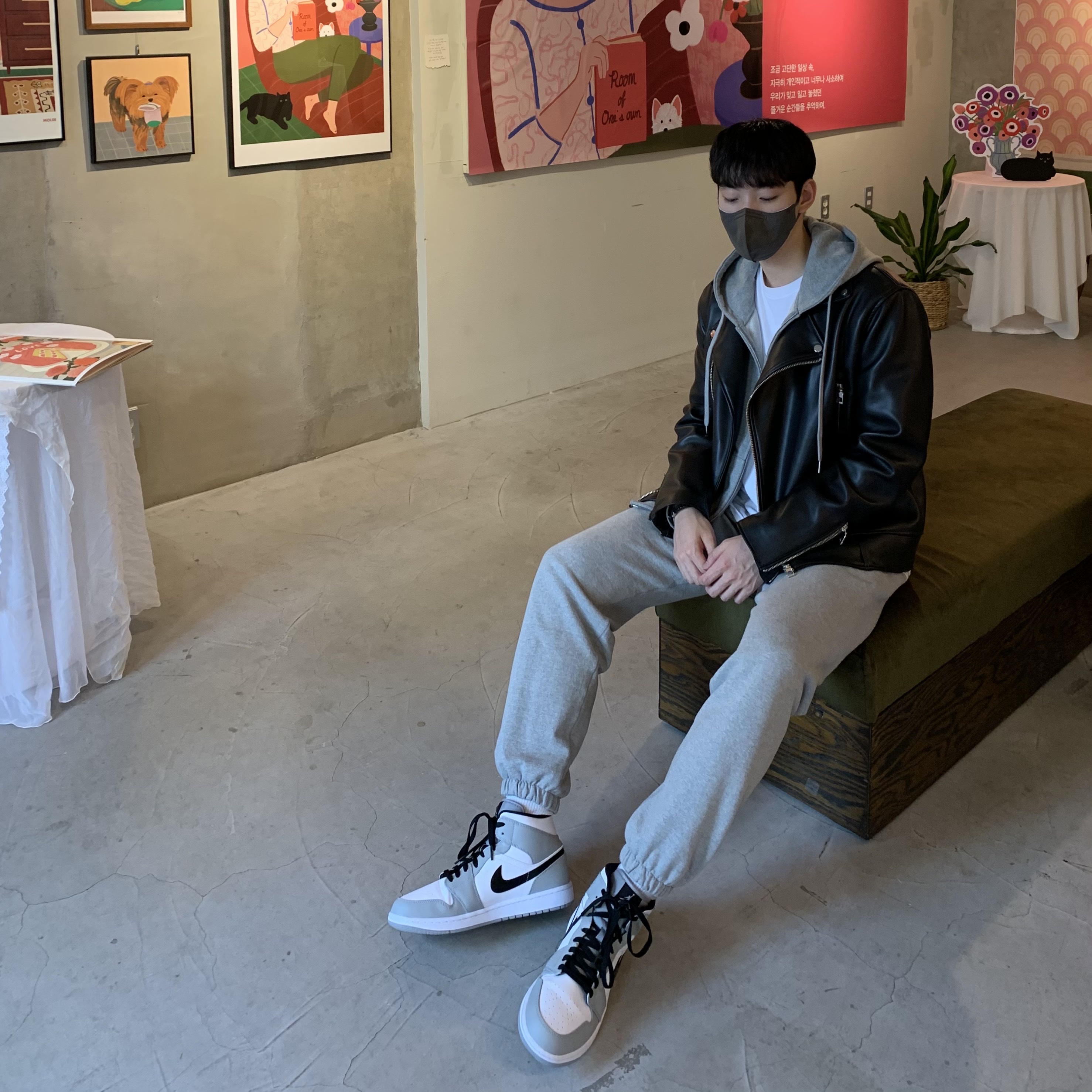Jordan 1 Mid Light Smoke Grey 착용 스타일