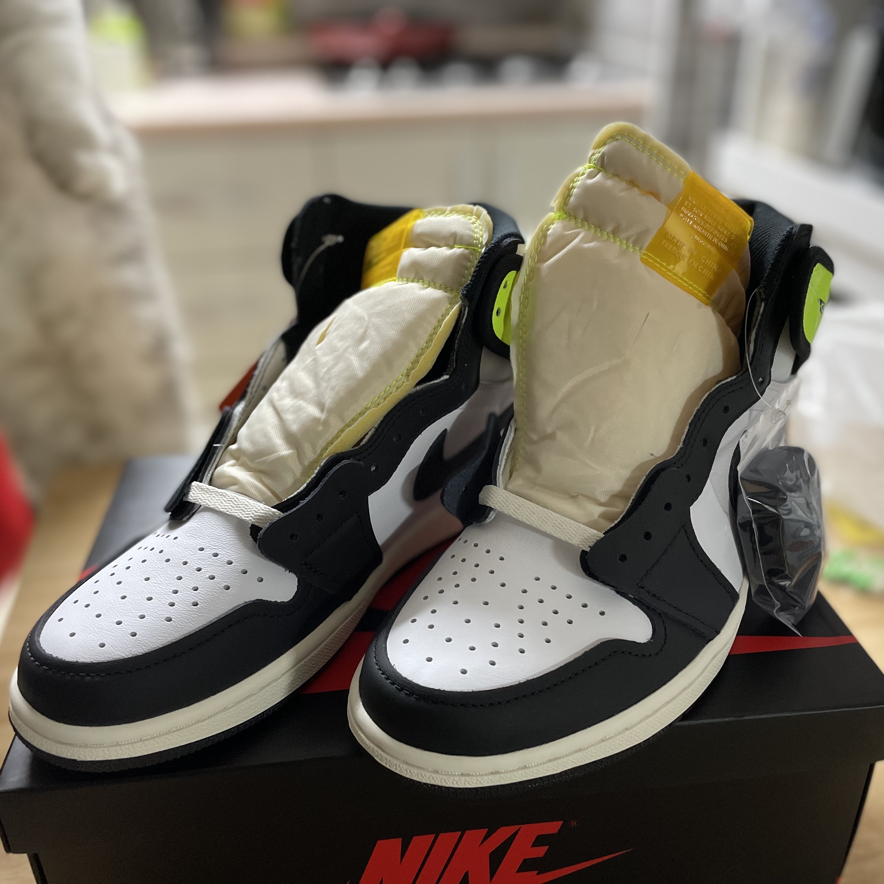 Jordan 1 Retro High OG Volt Gold 착용 스타일