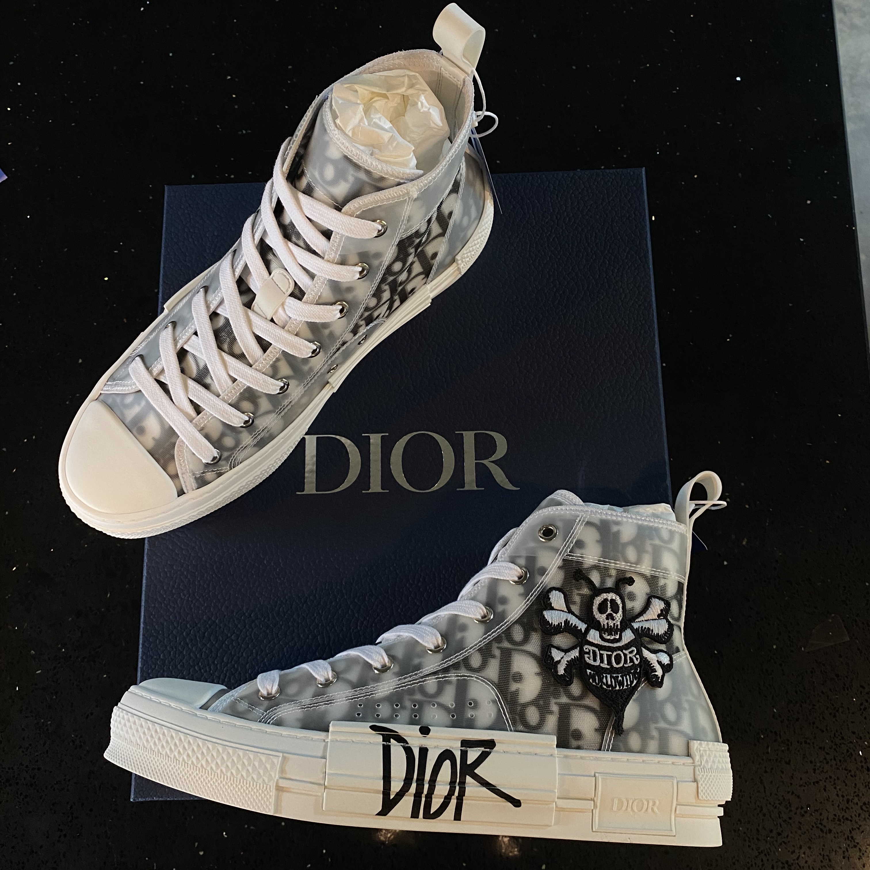 Dior x Shawn B23 High Dior Oblique Canvas Bee Embroidery Patch 착용 스타일 - 2