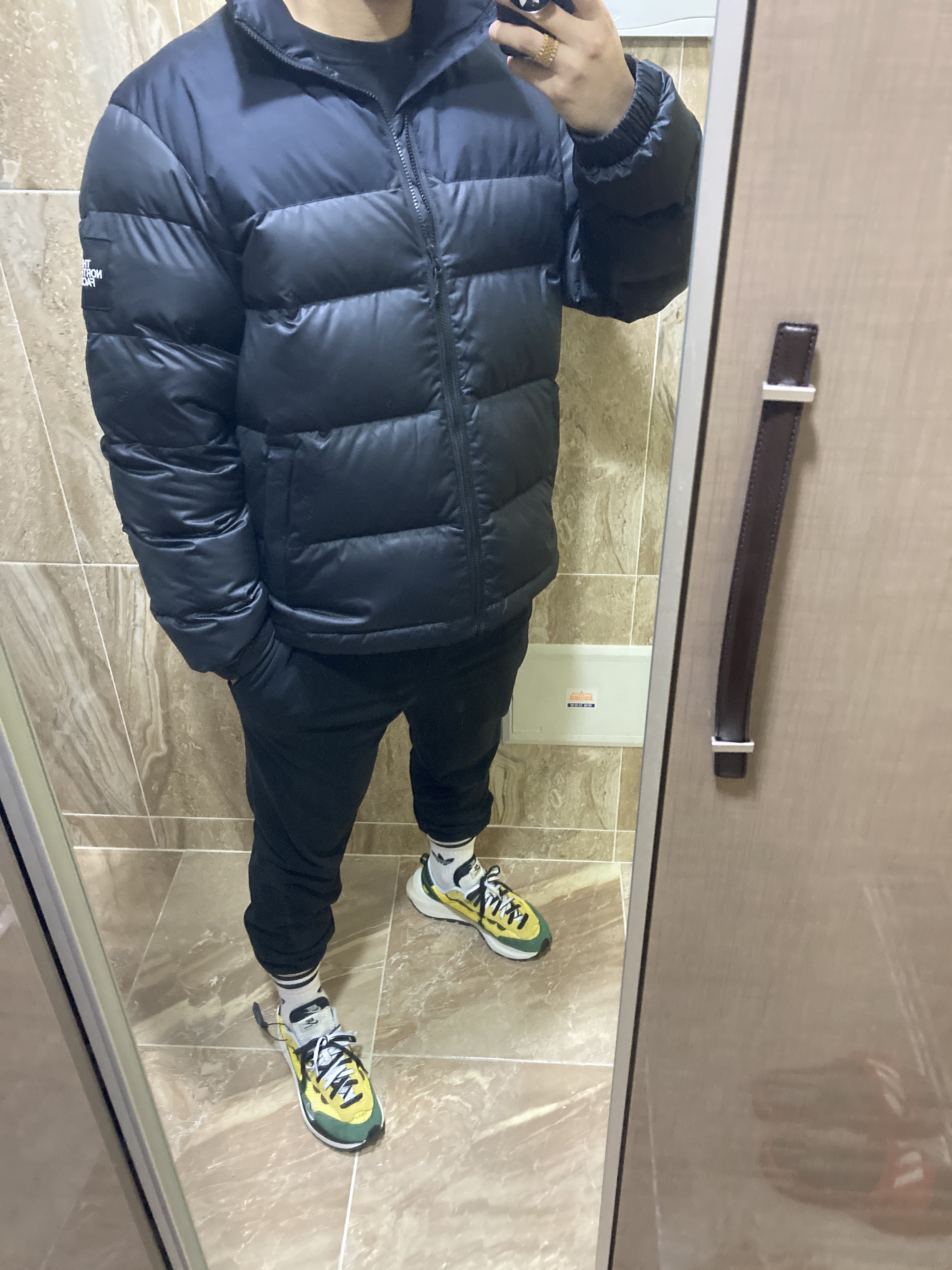 Nike x Sacai VaporWaffle Tour Yellow & Gorge Green Sail 착용 스타일