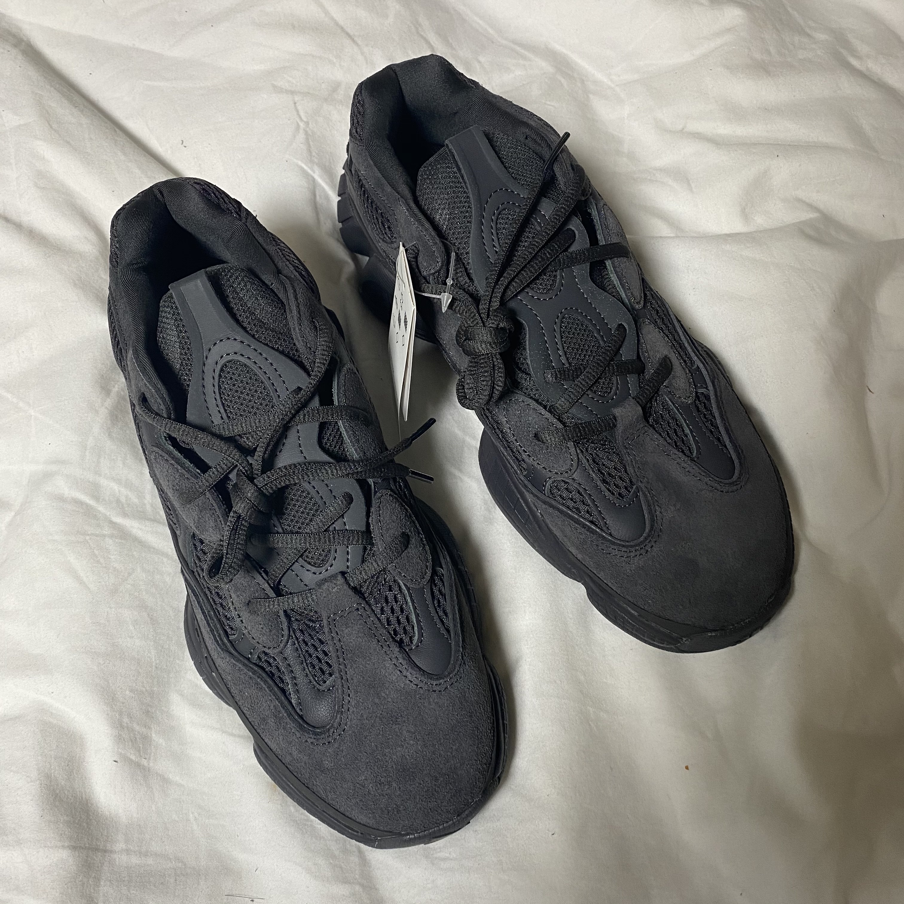 Adidas Yeezy 500 Utility Black 2018/2020 착용 스타일 - 1