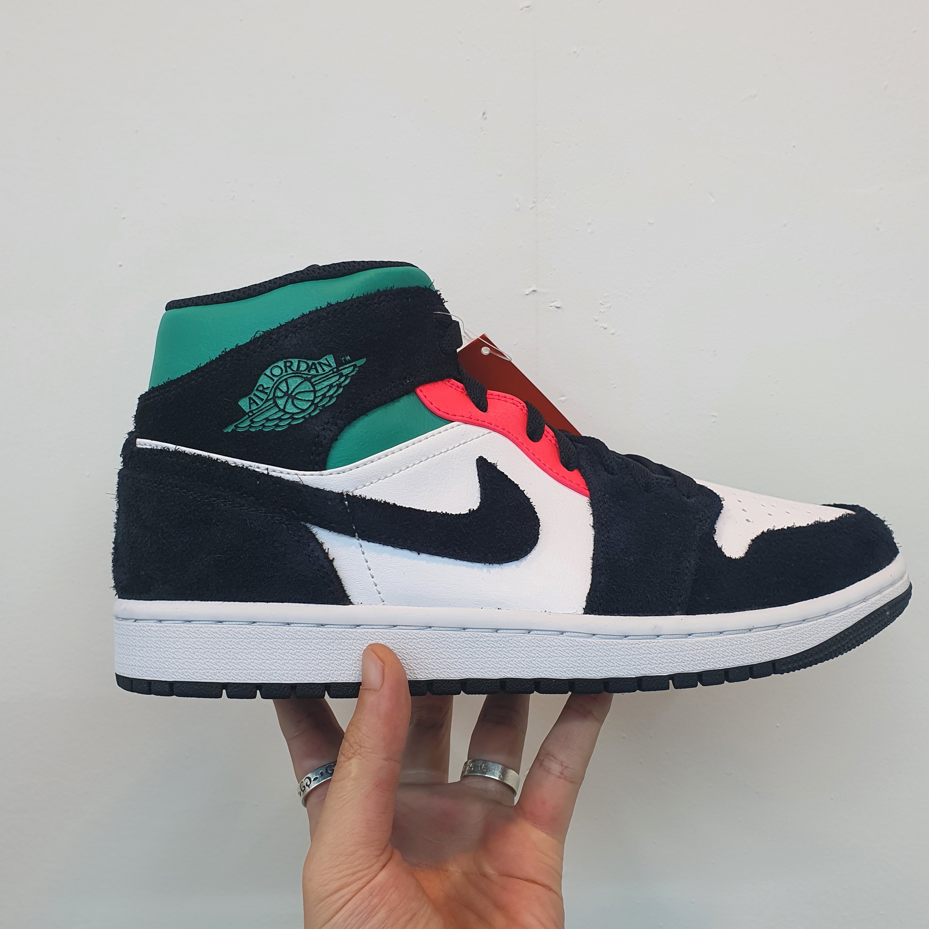 Jordan 1 Mid SE South Beach 착용 스타일