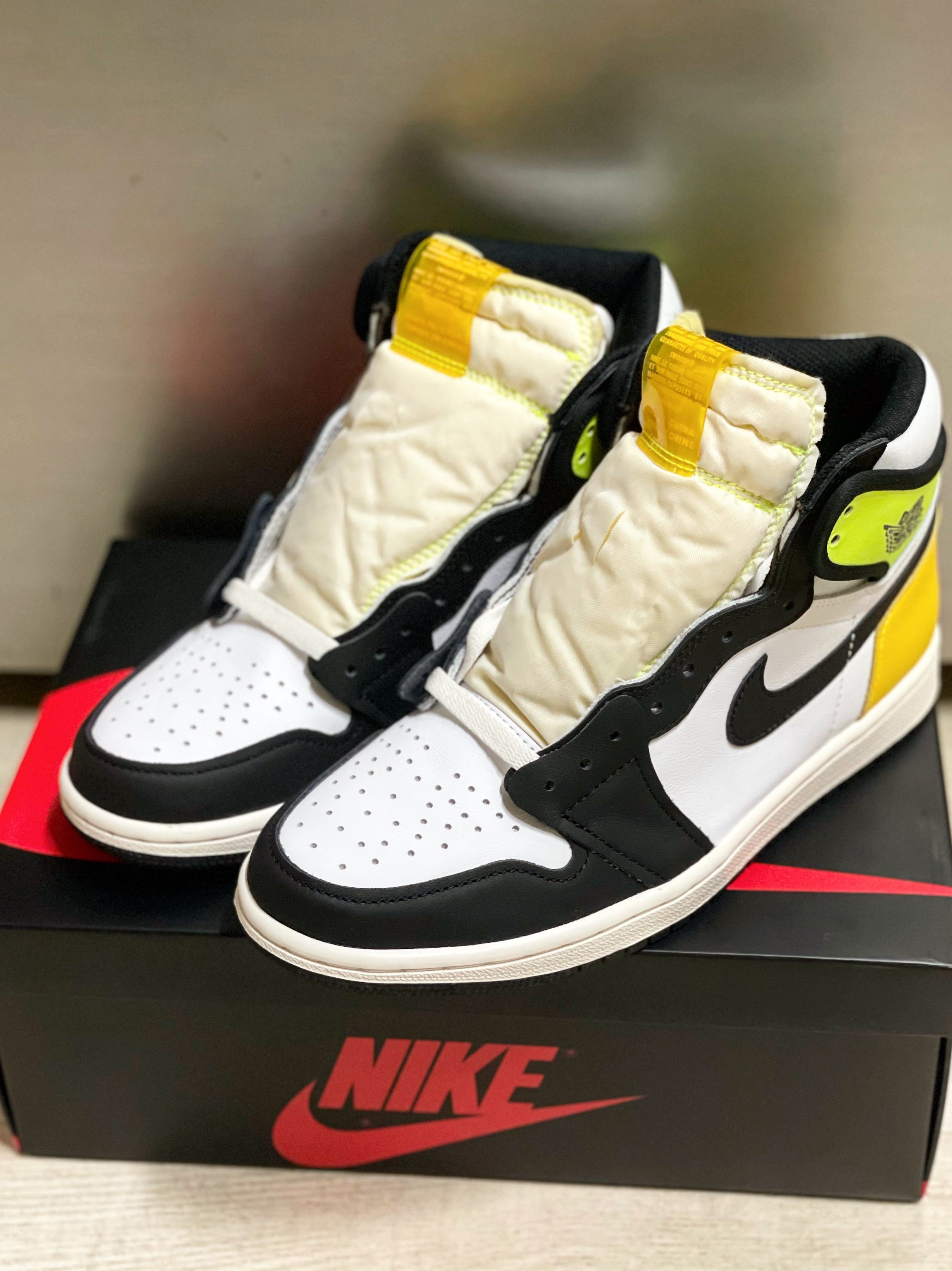 Jordan 1 Retro High OG Volt Gold 착용 스타일