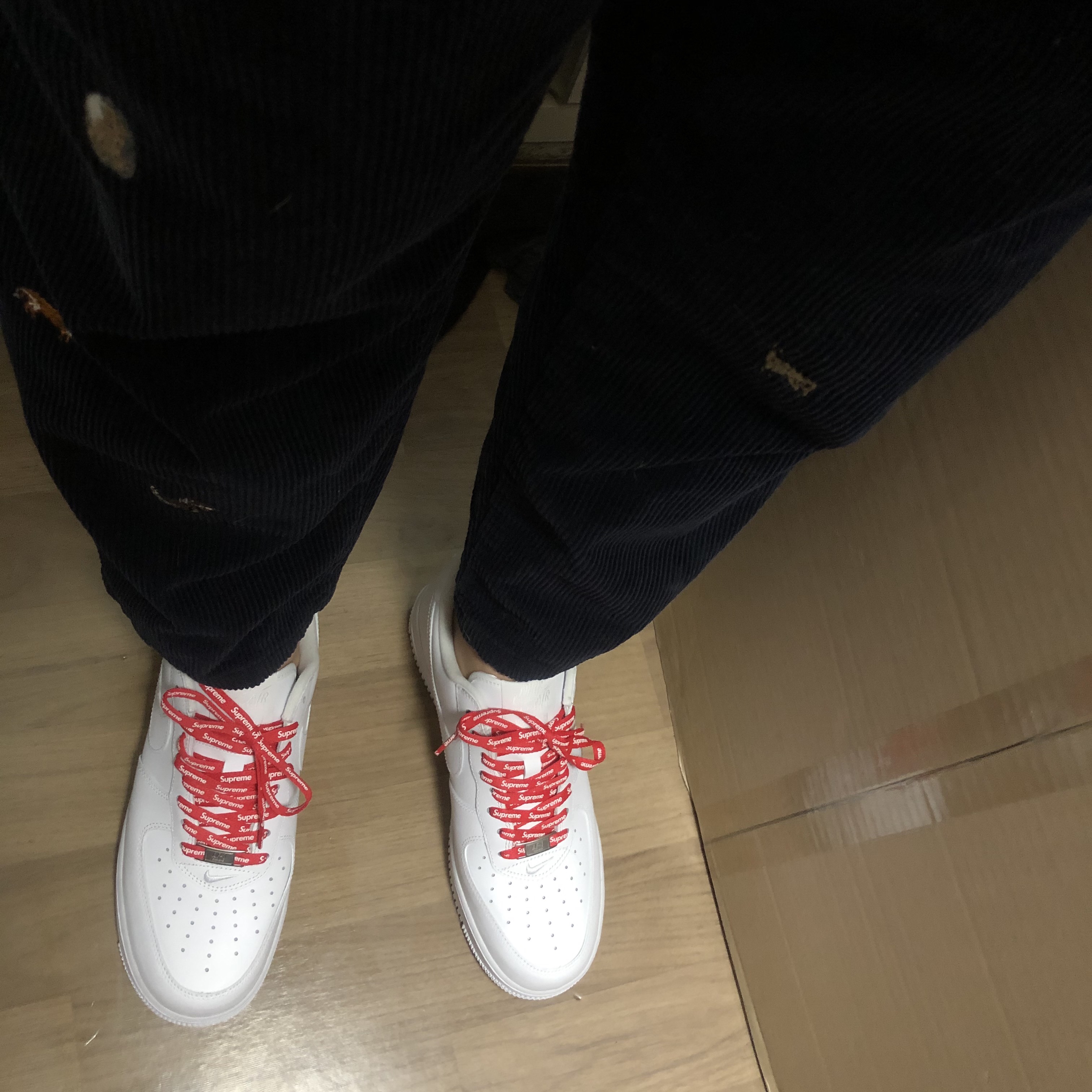 Nike x Supreme Air Force 1 Low White 착용 스타일