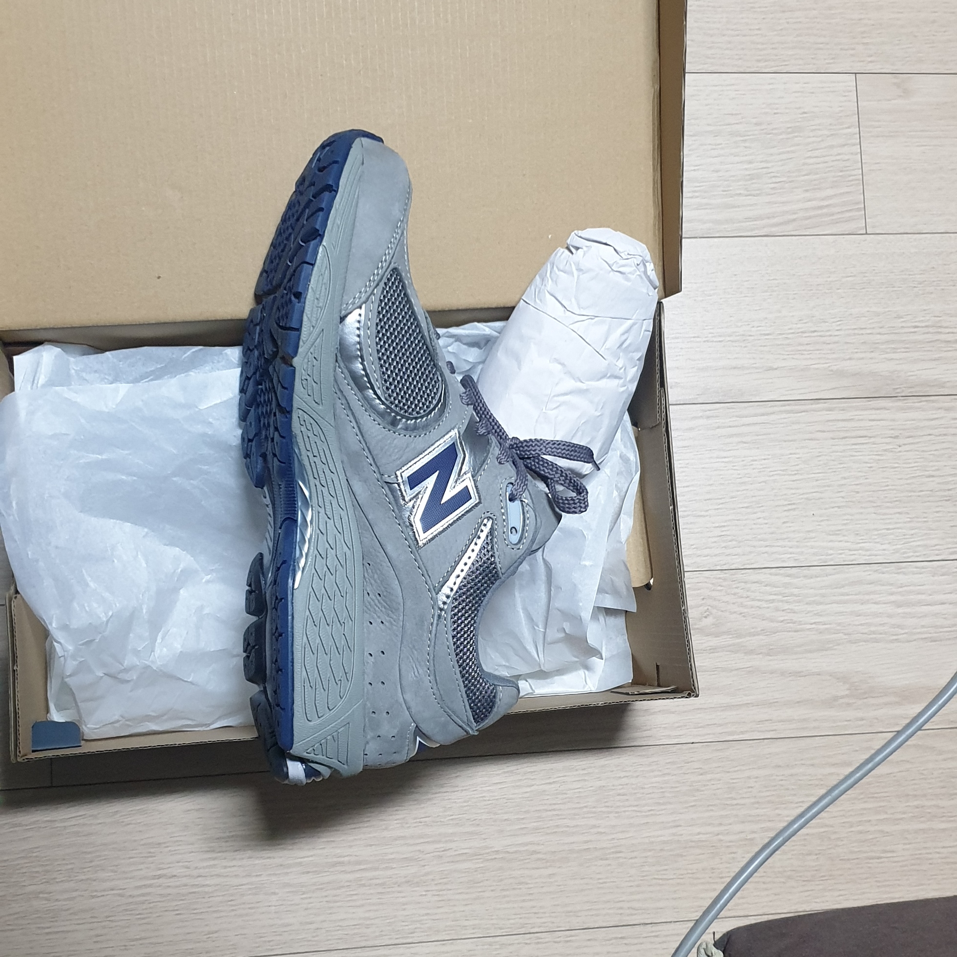 New Balance 2002R Gray 착용 스타일 - 2
