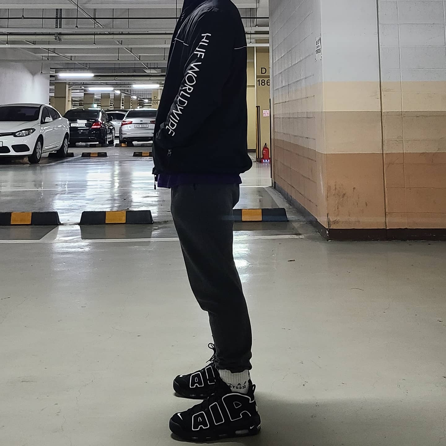 Nike Air More Uptempo Black White 2020 착용 스타일
