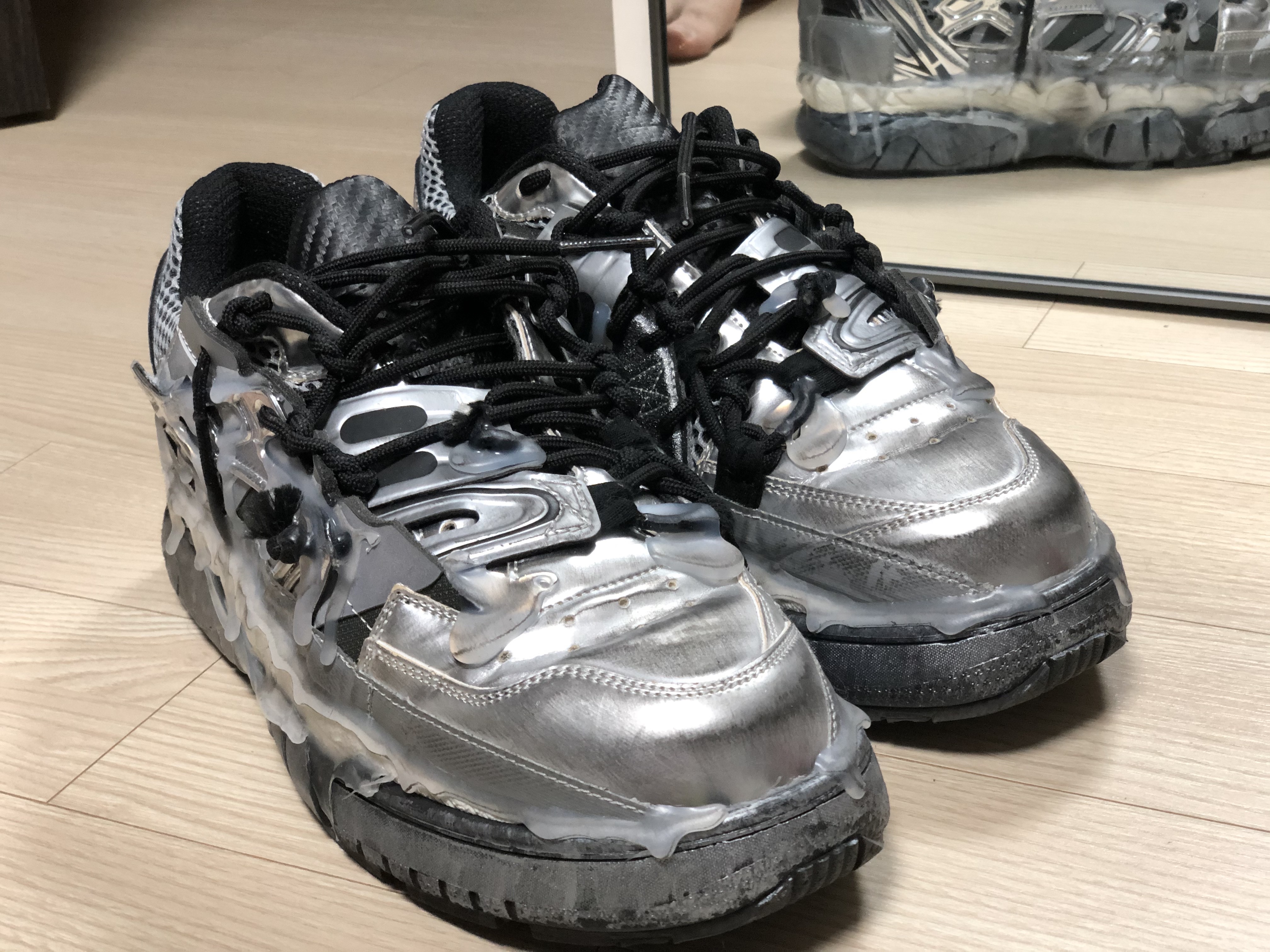 Maison Margiela Fusion Low Top Sneakers Silver 착용 스타일 - 5