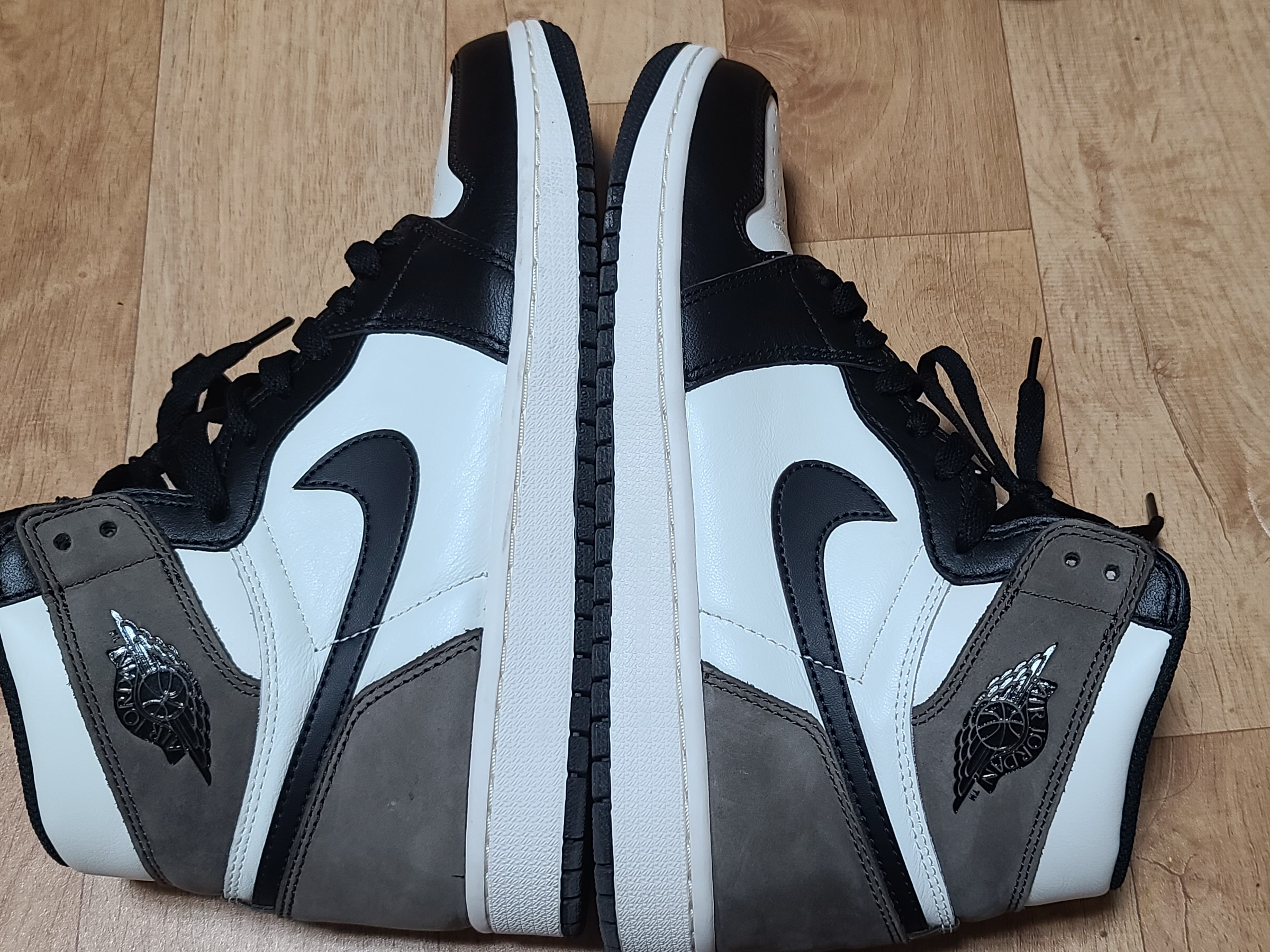 Jordan 1 Retro High OG Black Mocha 착용 스타일