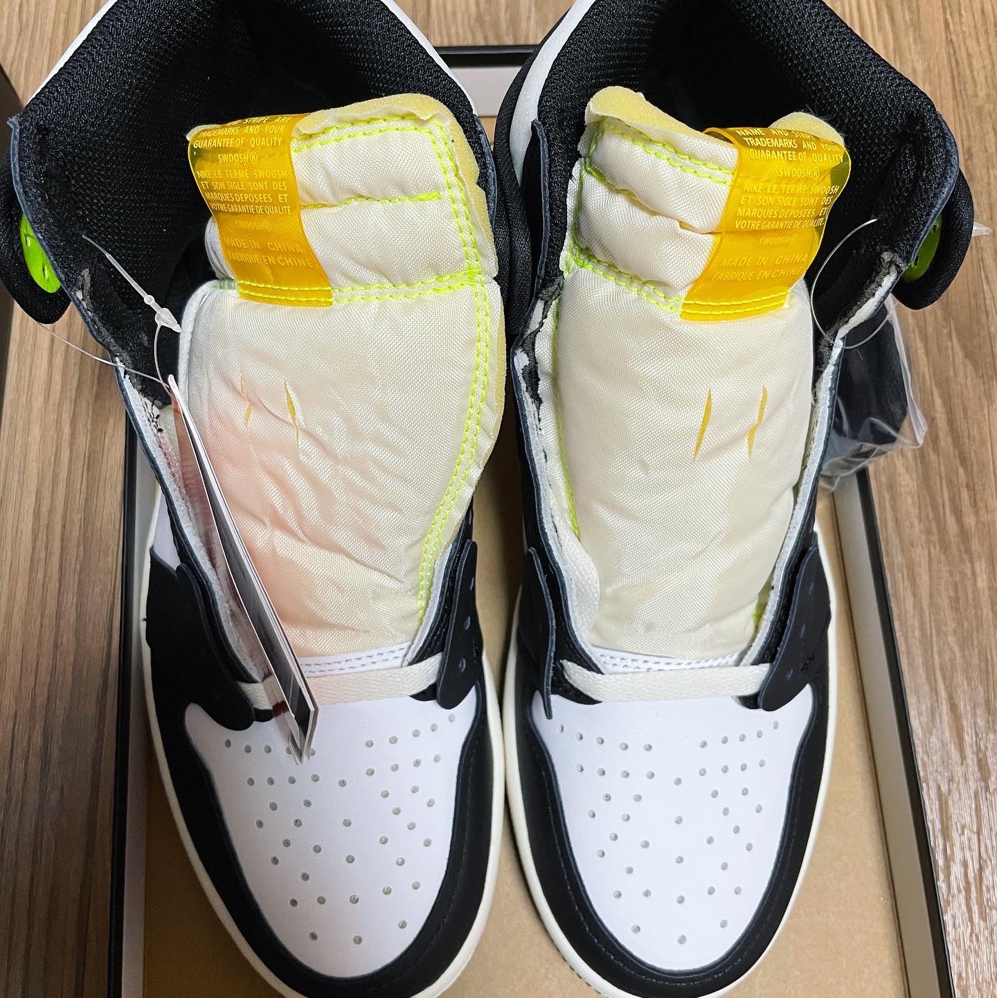 Jordan 1 Retro High OG Volt Gold 착용 스타일 - 1
