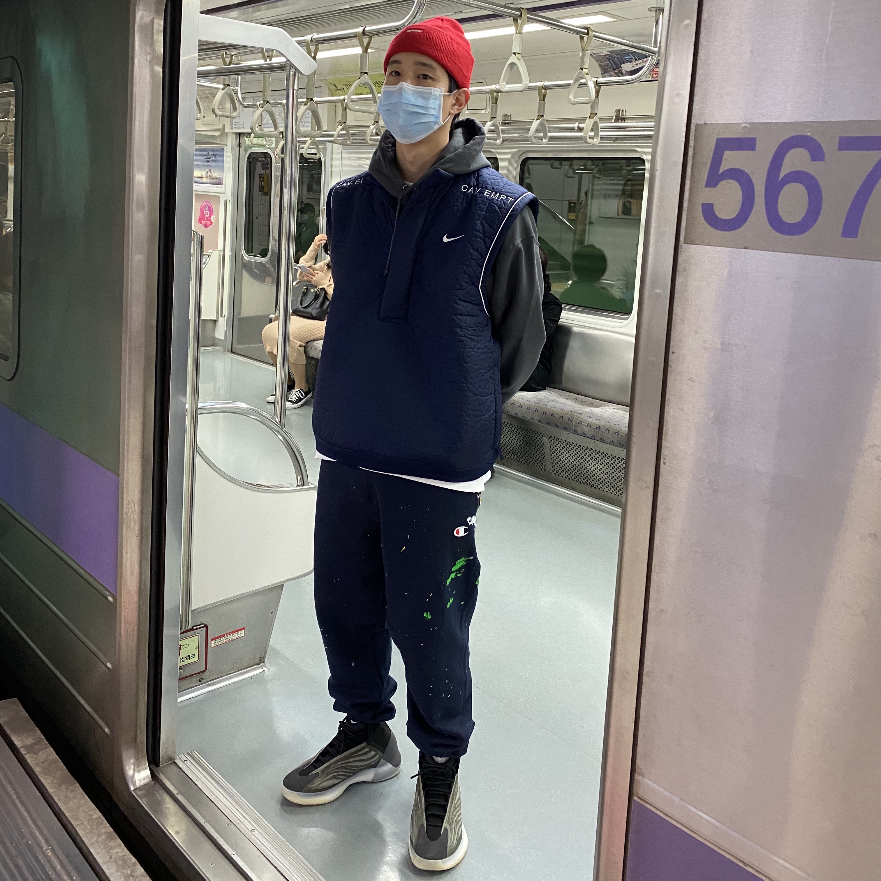 Adidas Yeezy QNTM Barium 착용 스타일