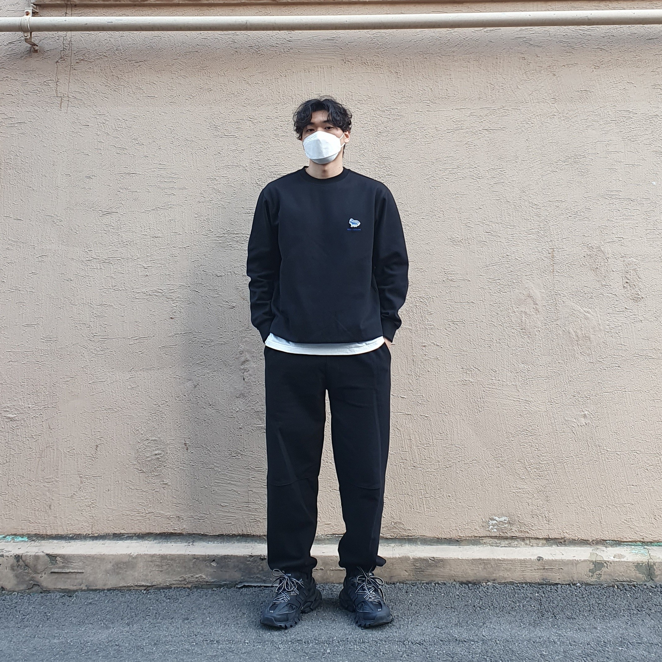 Balenciaga Track Sneakers Triple Black 착용 스타일