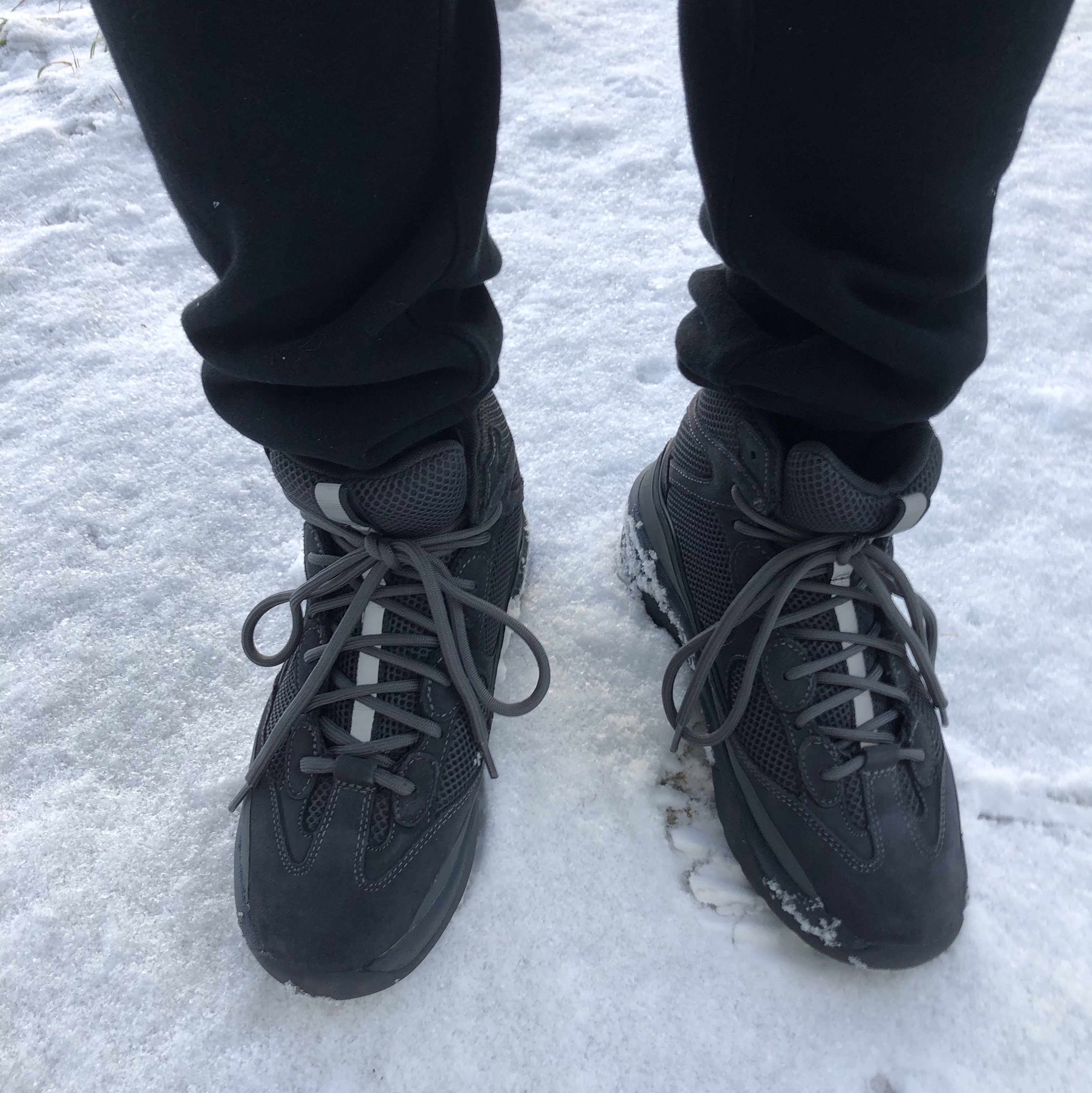 Yeezy Season 6 Desert Boot Graphite, Essentials Sweatpants Dark Slate/Black 2020 착용 스타일 - 1