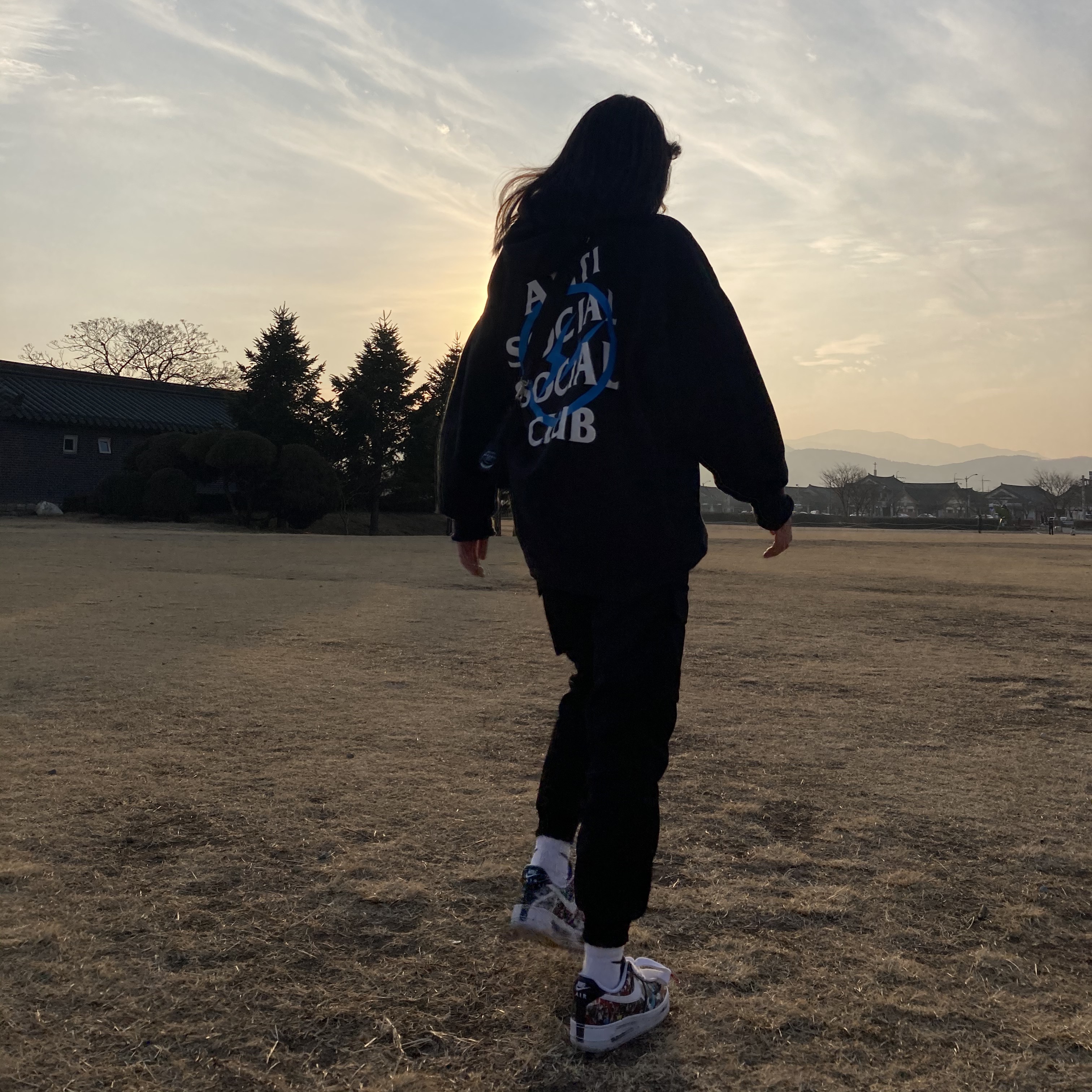 Nike x Peaceminusone Air Force 1 Low Para-Noise, Anti Social Social Club x Fragment Bolt Hoodie Blue 착용 스타일